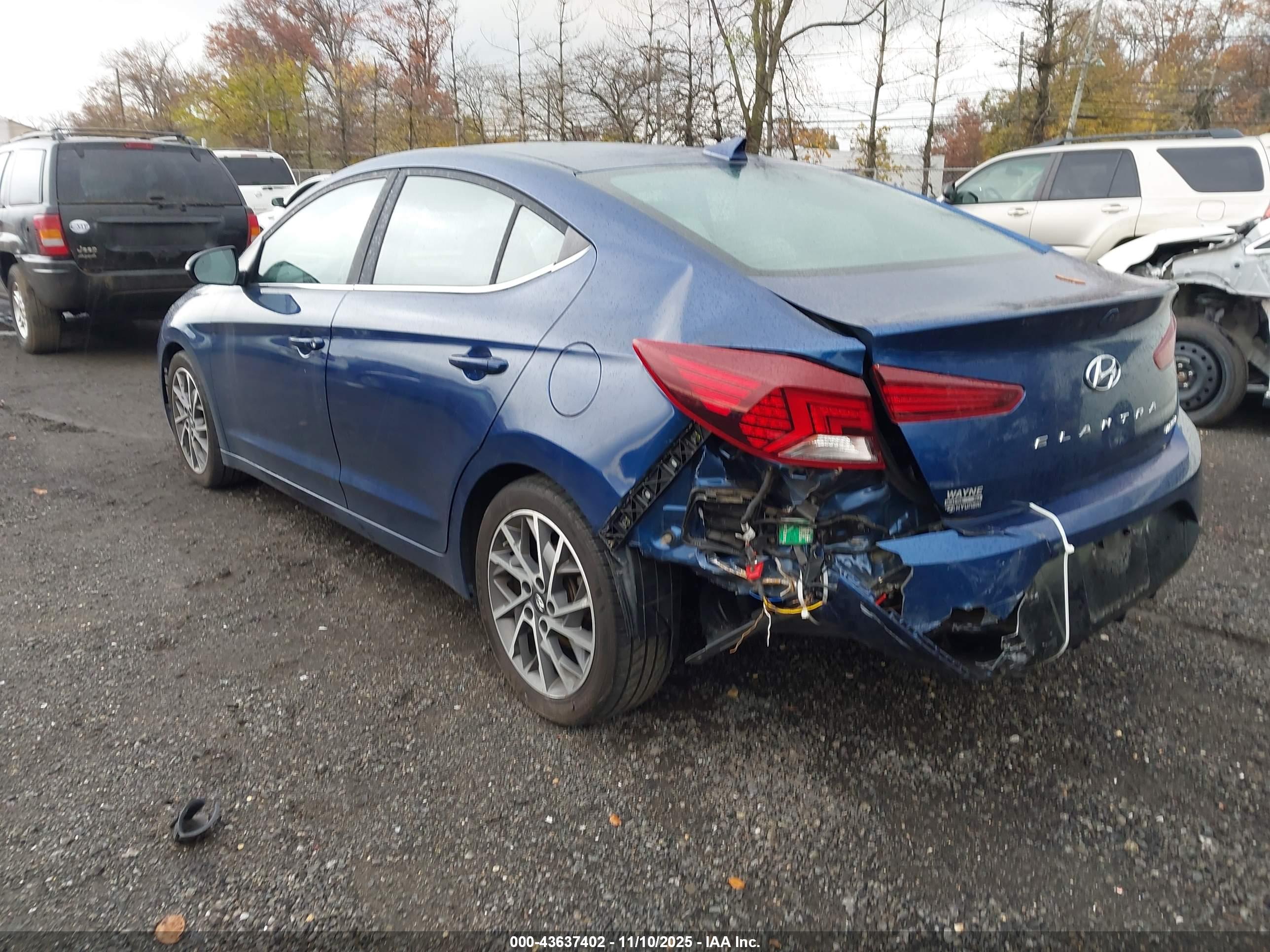 HYUNDAI ELANTRA image 3