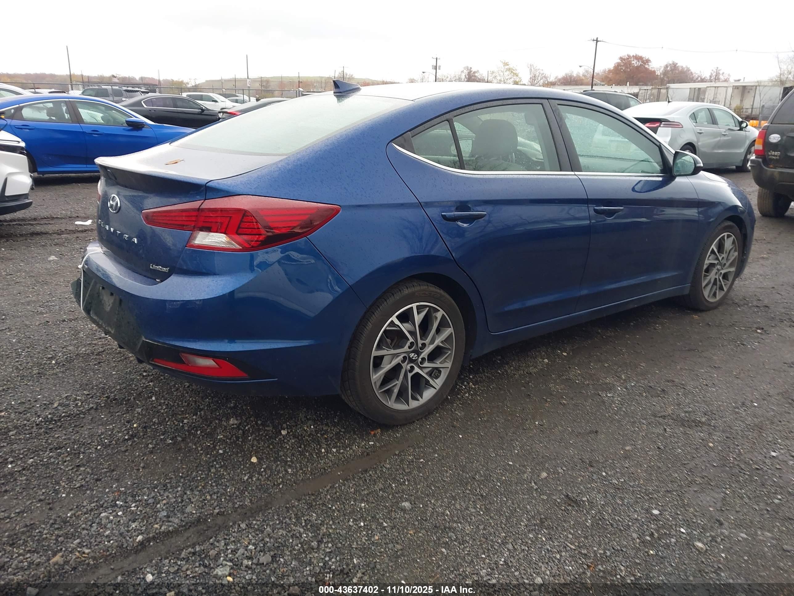 HYUNDAI ELANTRA image 4