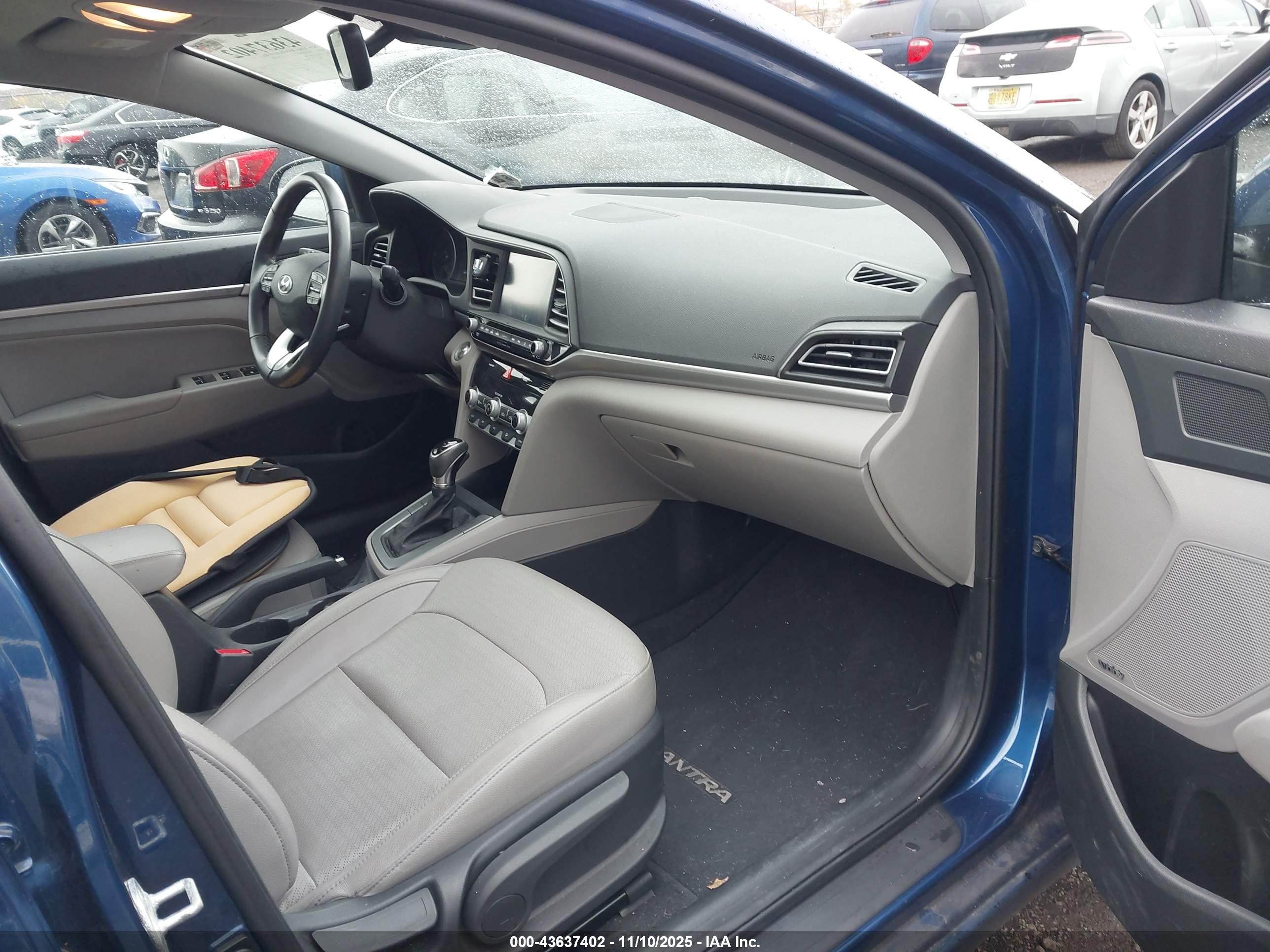 HYUNDAI ELANTRA image 5
