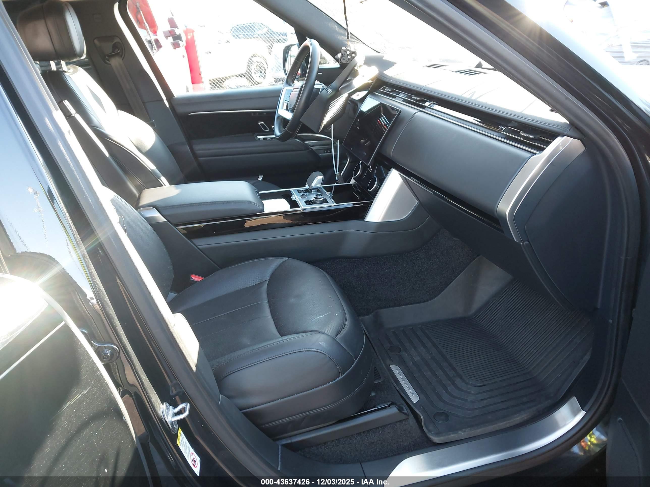 LAND ROVER image 5