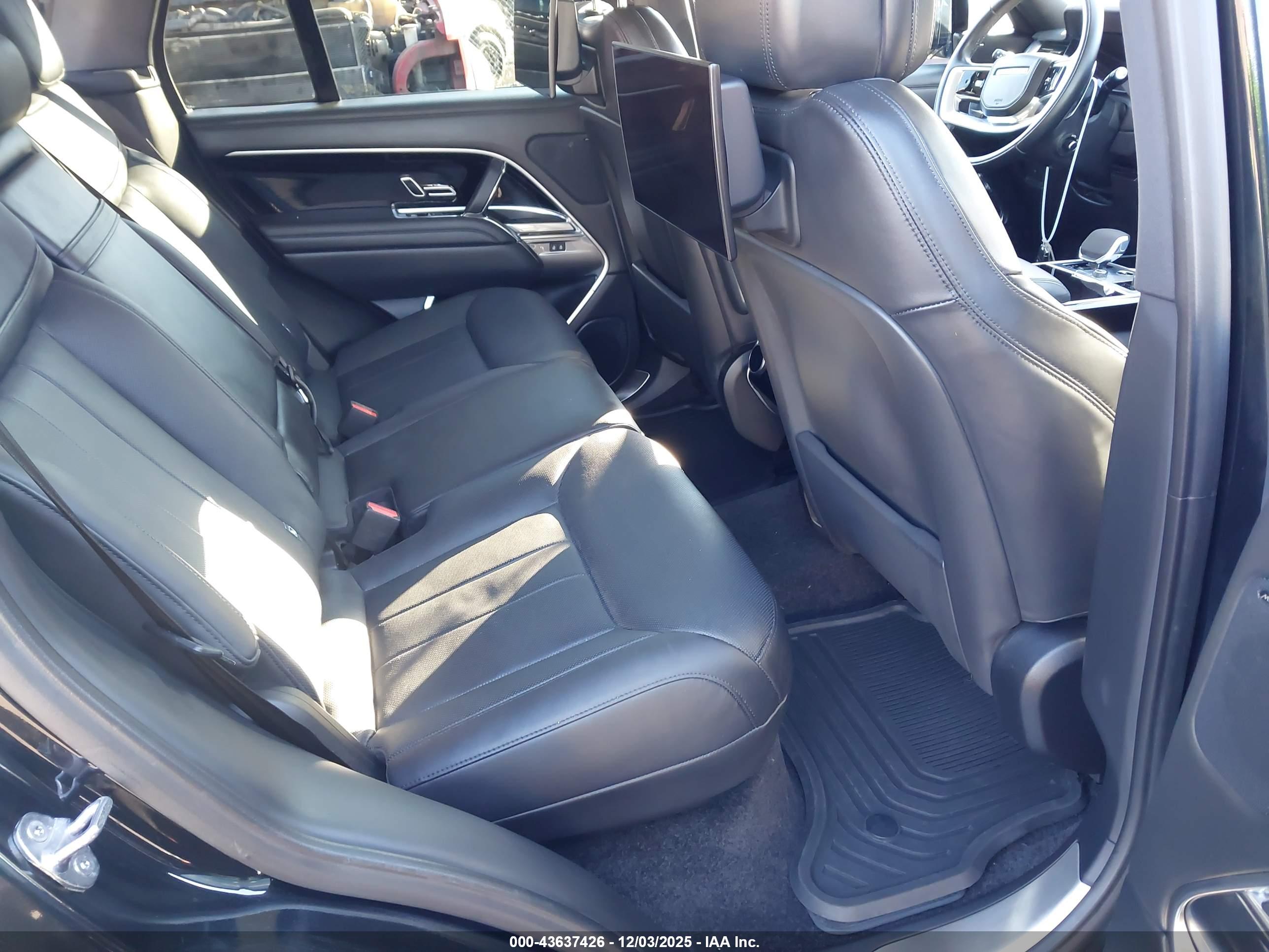 LAND ROVER image 8