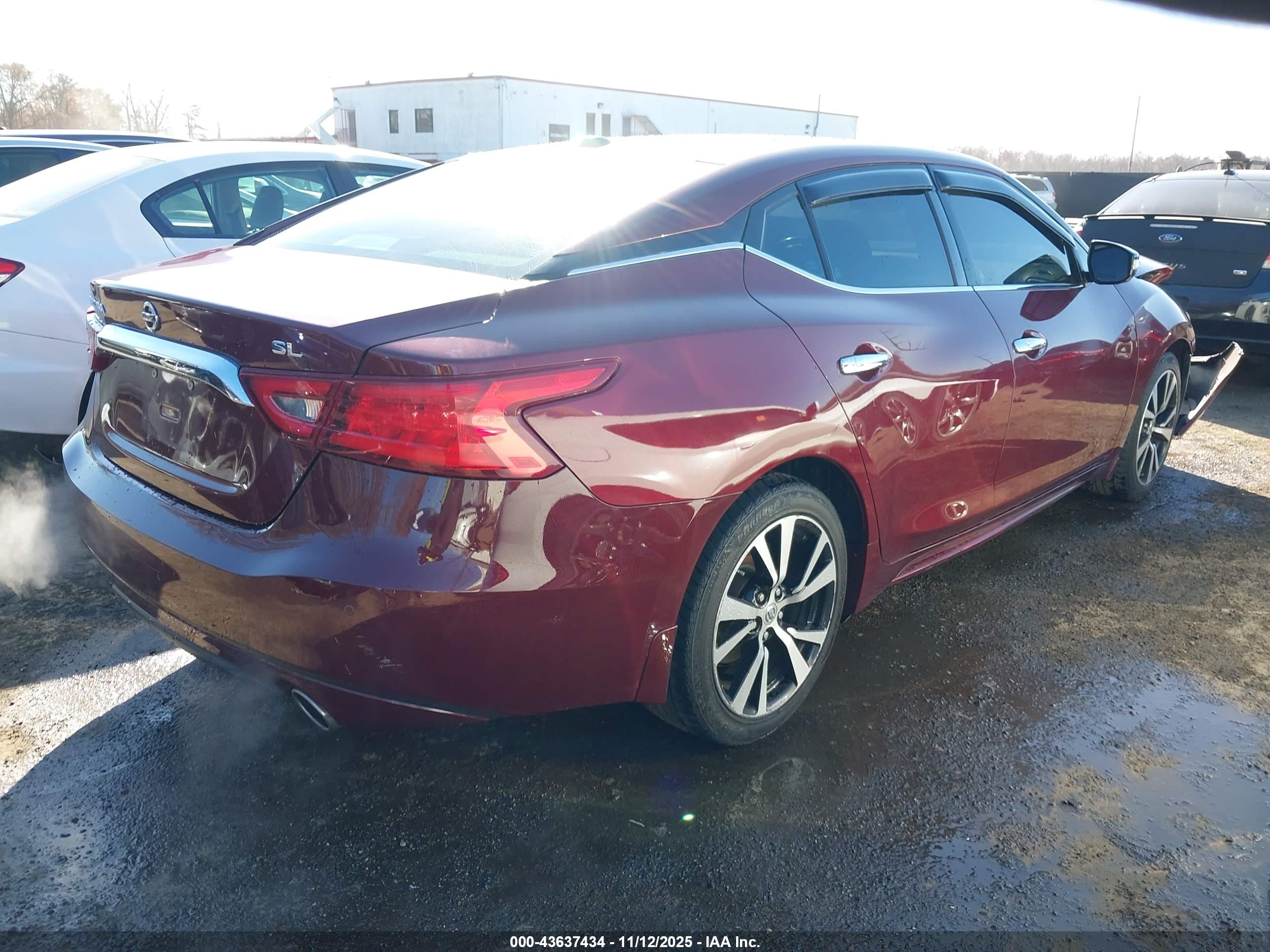 NISSAN MAXIMA image 4
