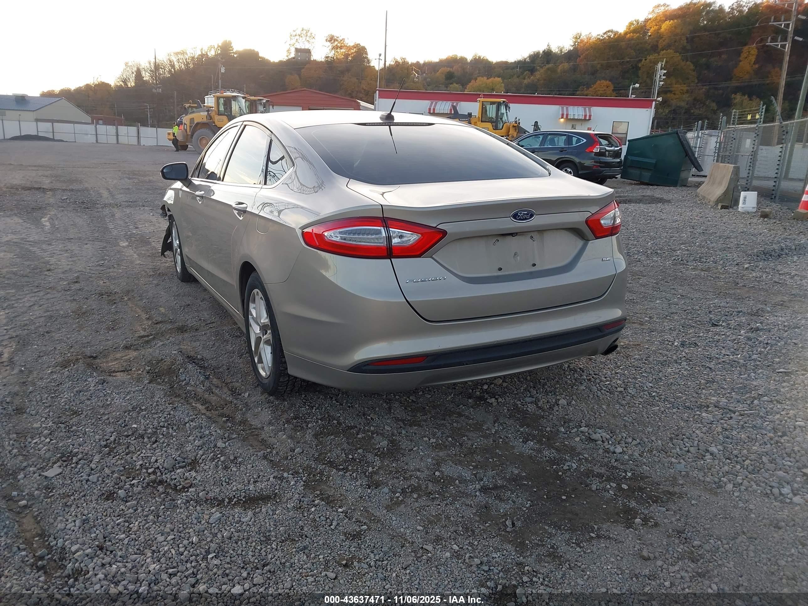FORD FUSION image 3