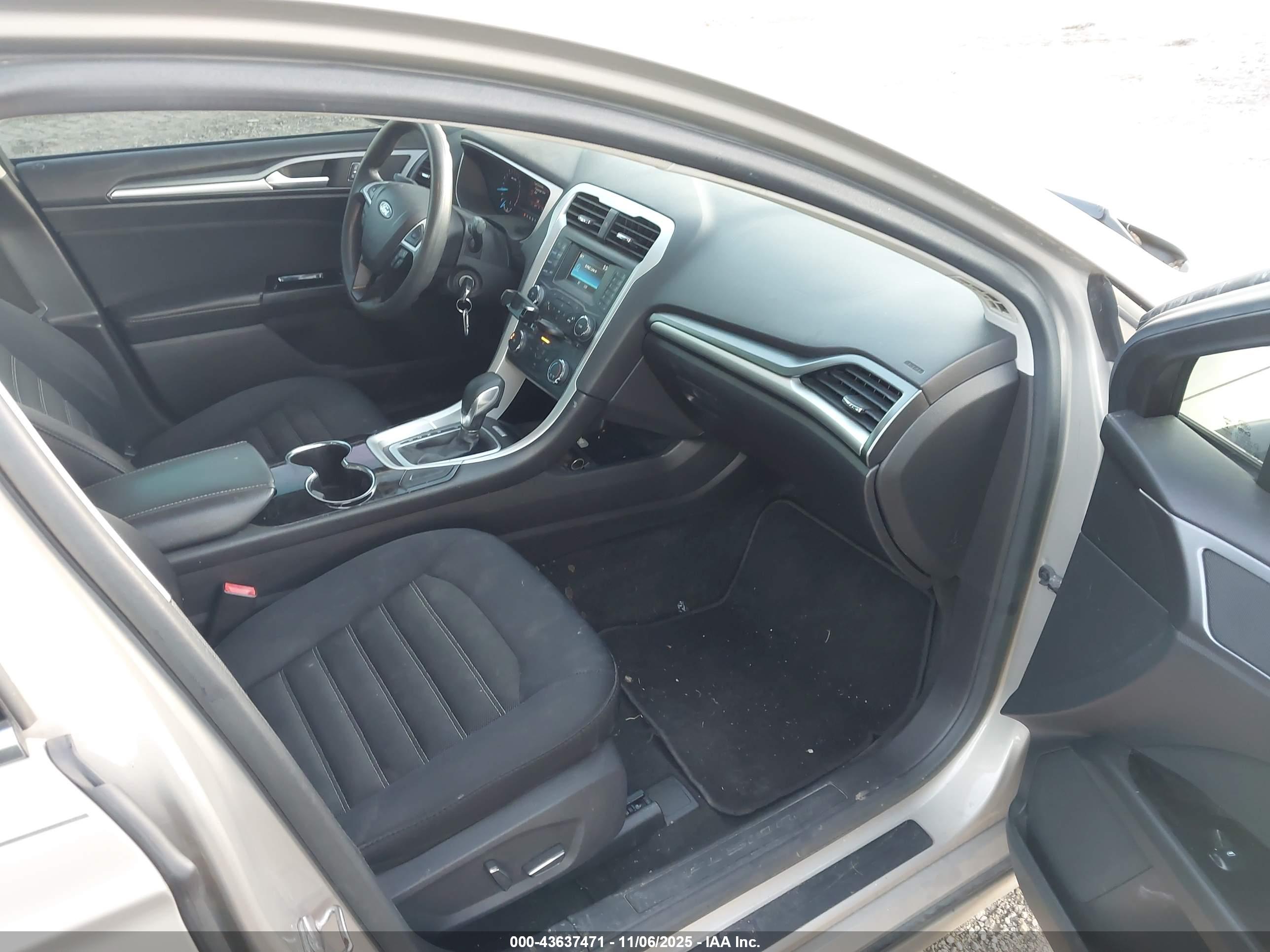 FORD FUSION image 5