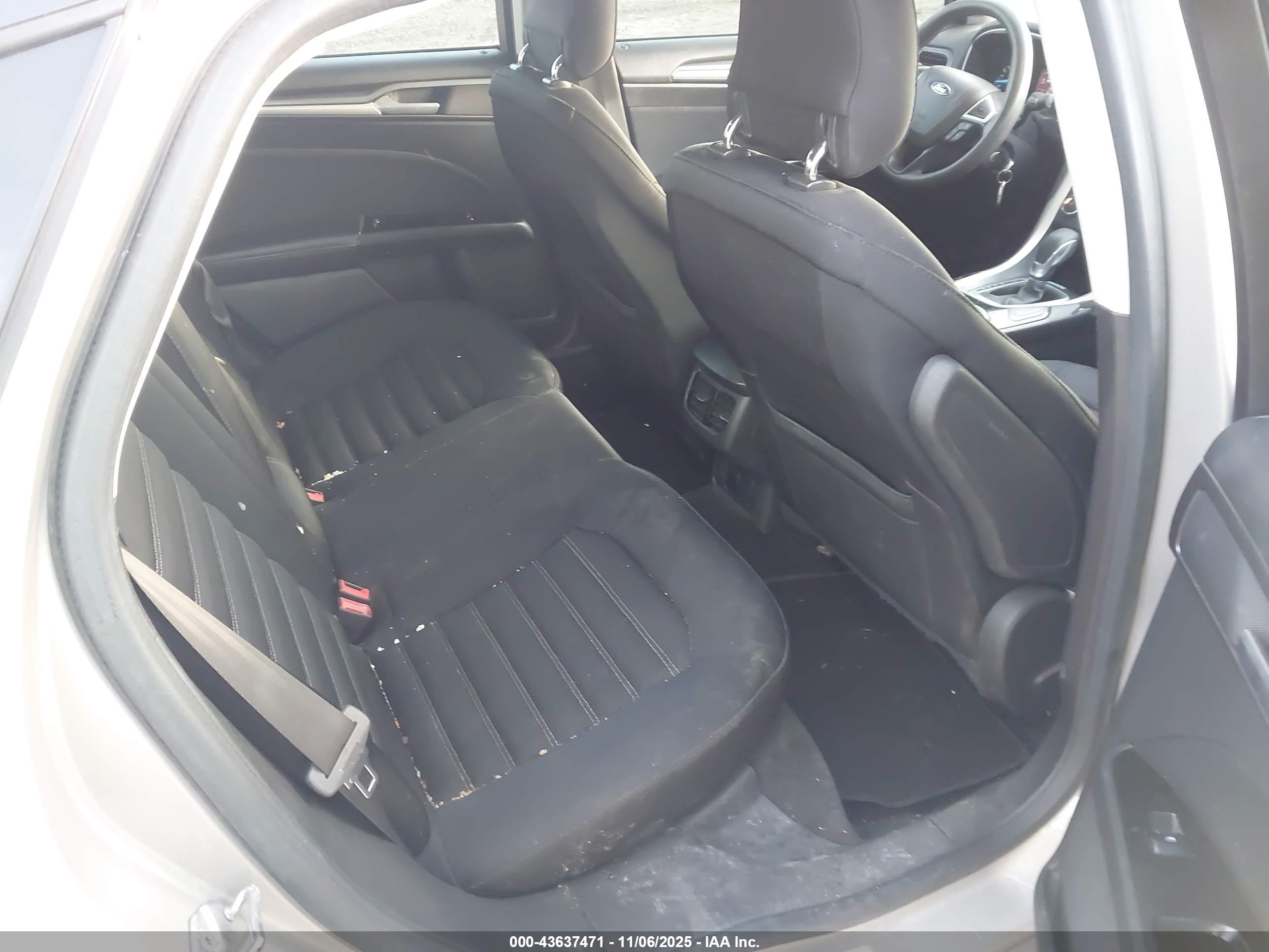 FORD FUSION image 8