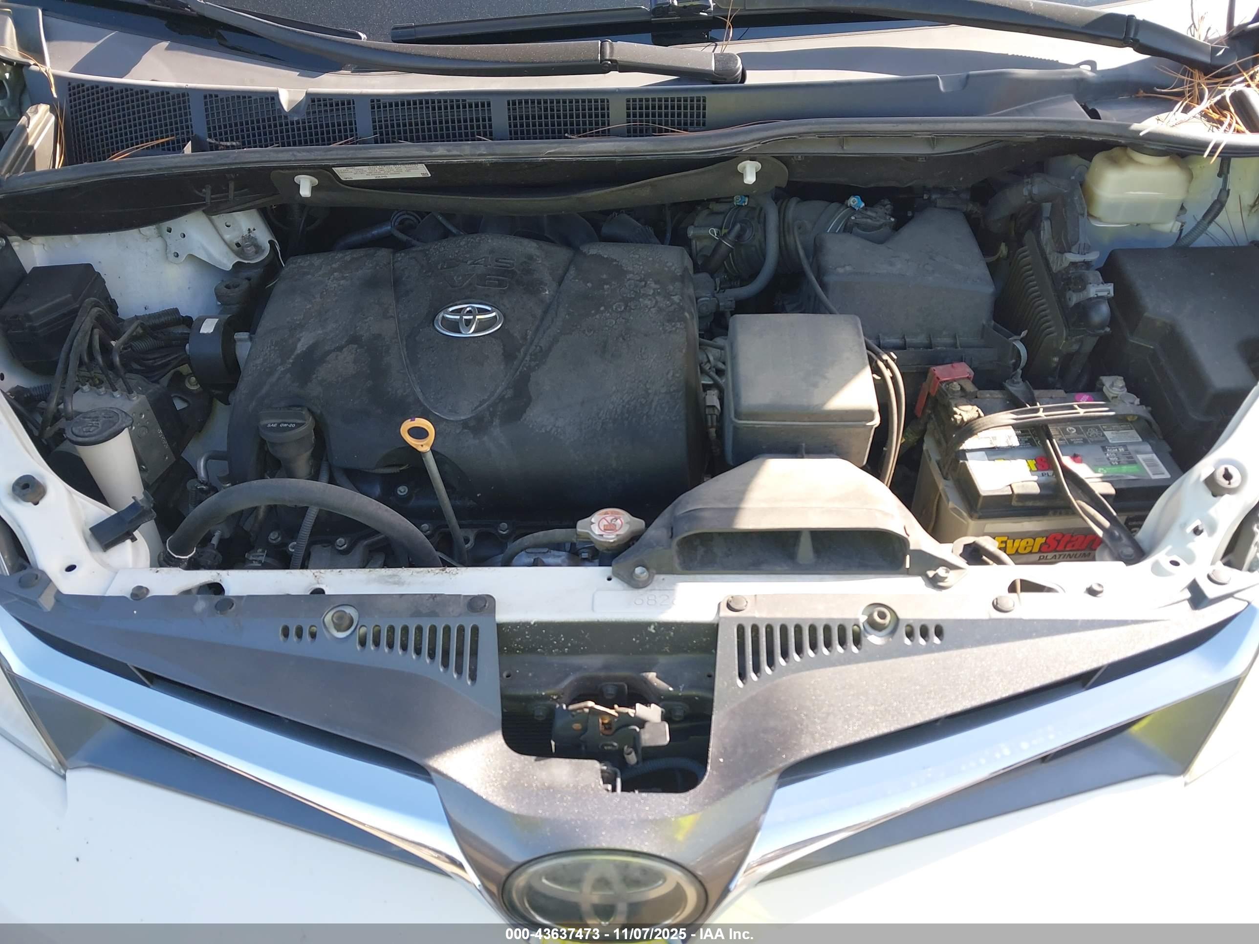 TOYOTA SIENNA image 10