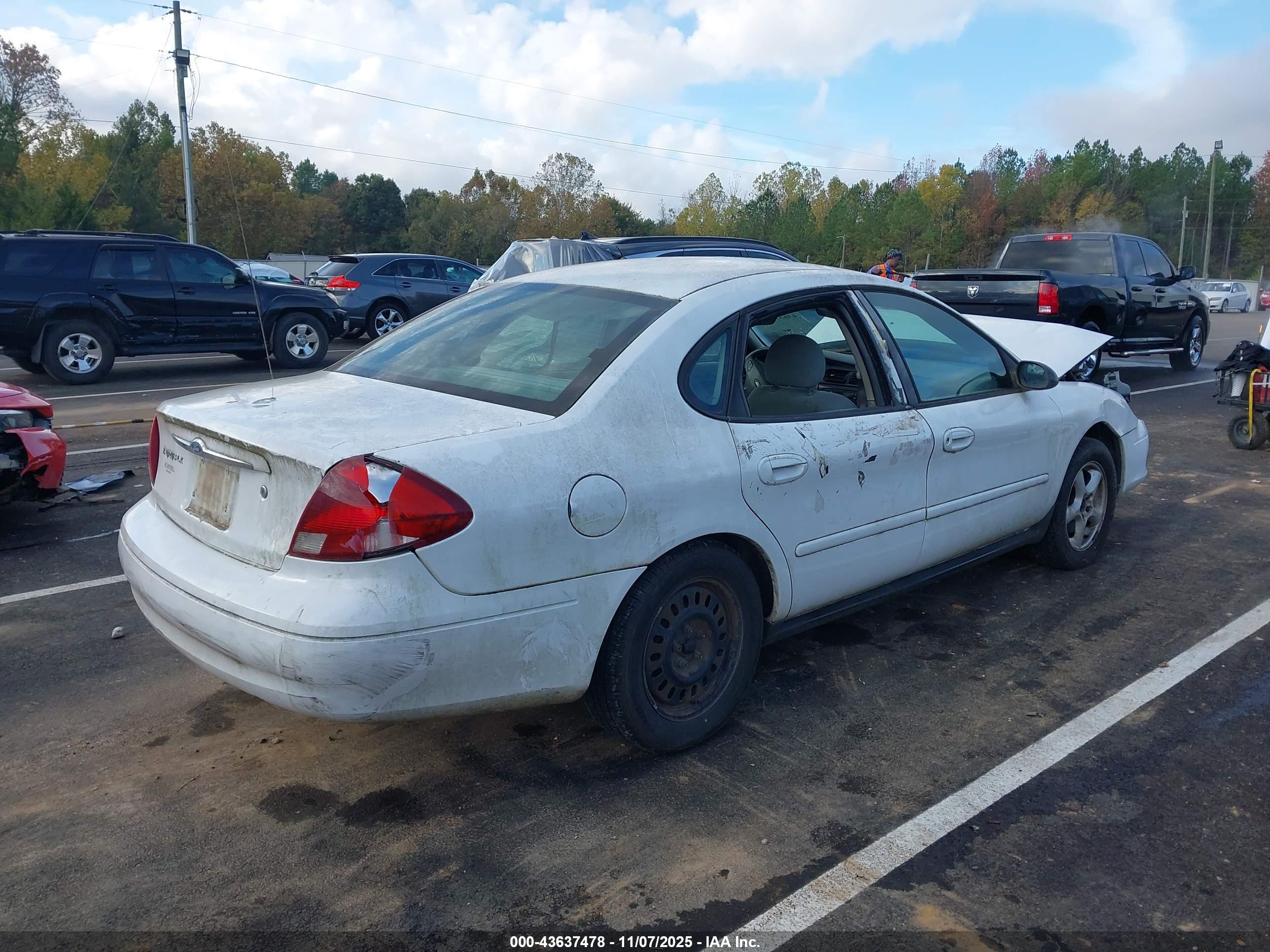 FORD TAURUS image 4
