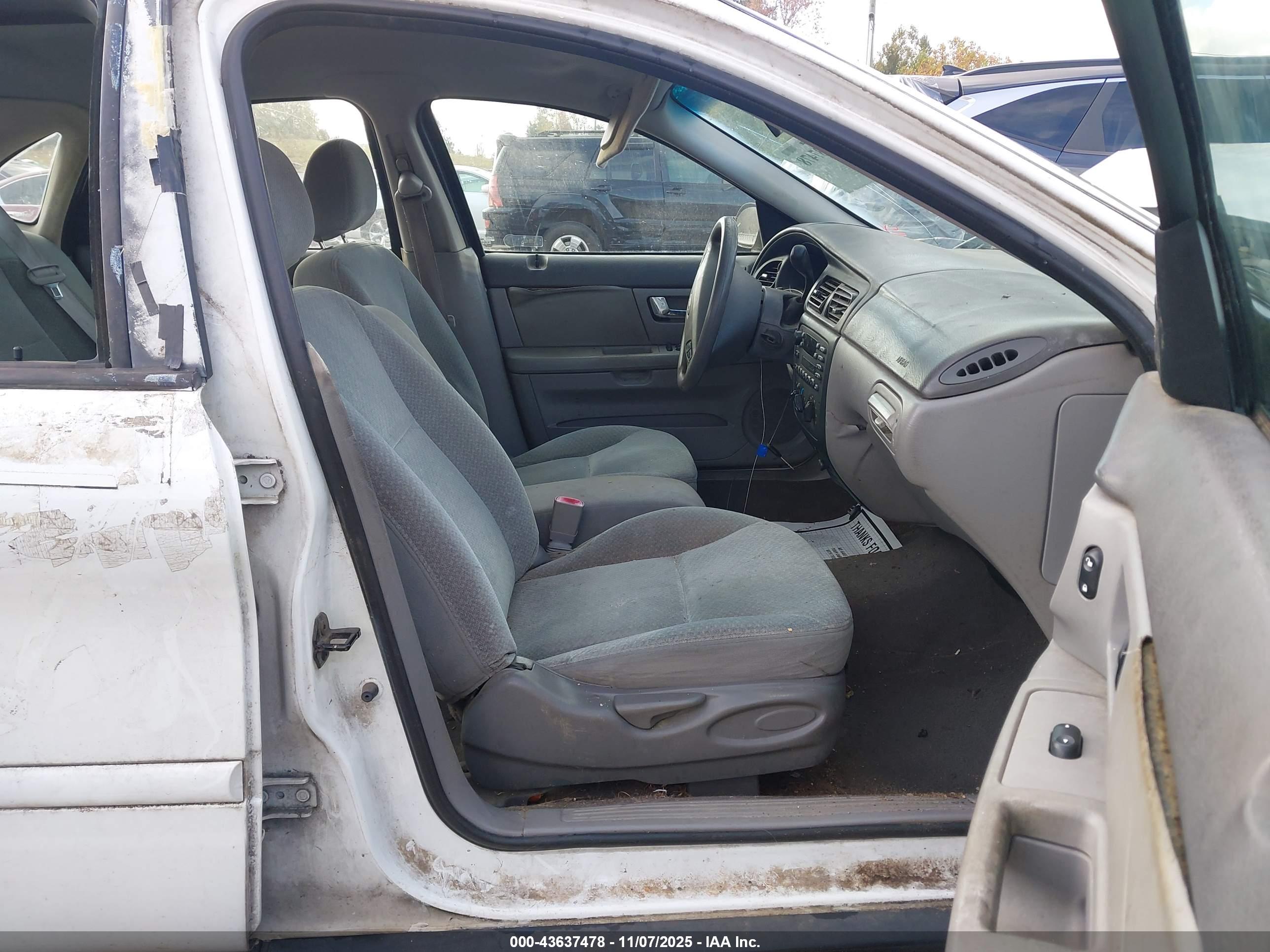 FORD TAURUS image 5