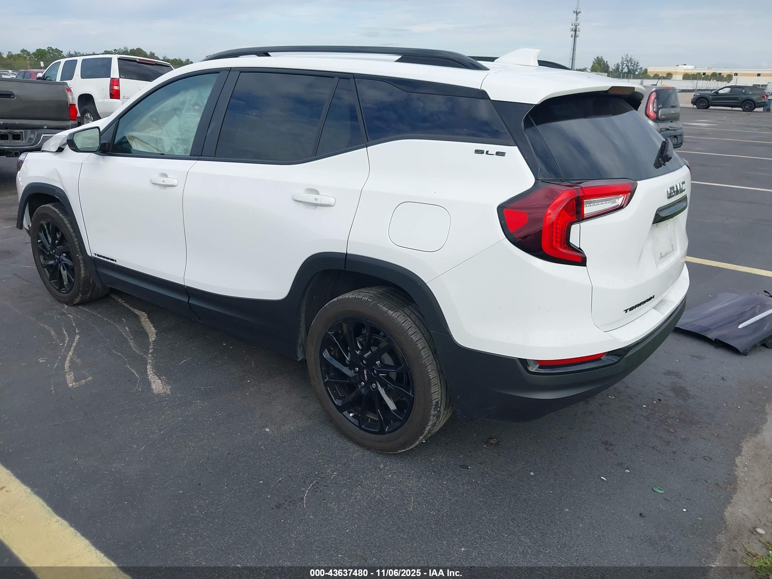 GMC TERRAIN image 3