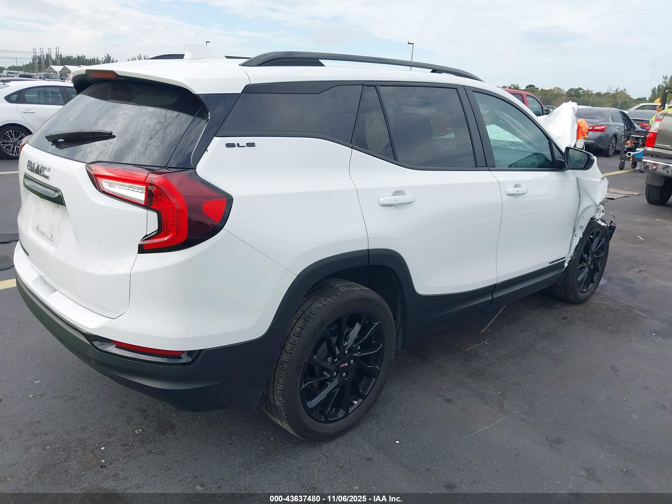 GMC TERRAIN image 4