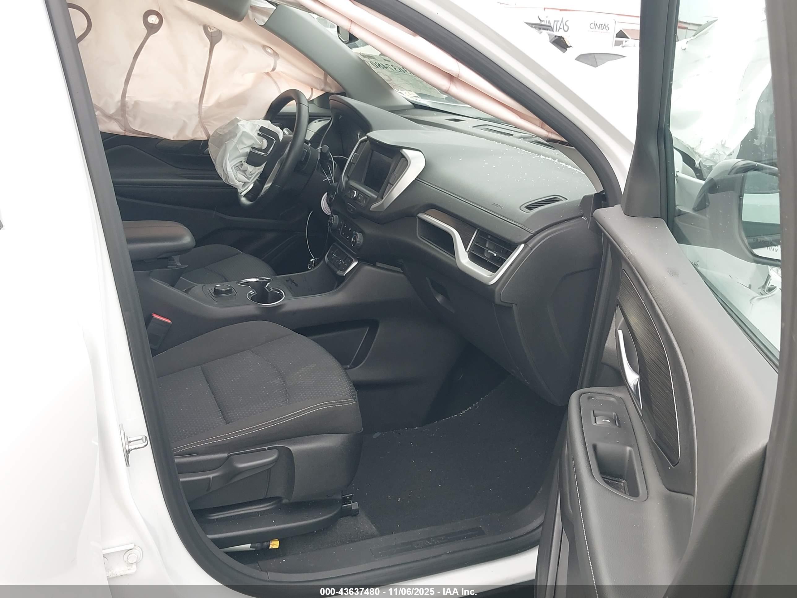 GMC TERRAIN image 5