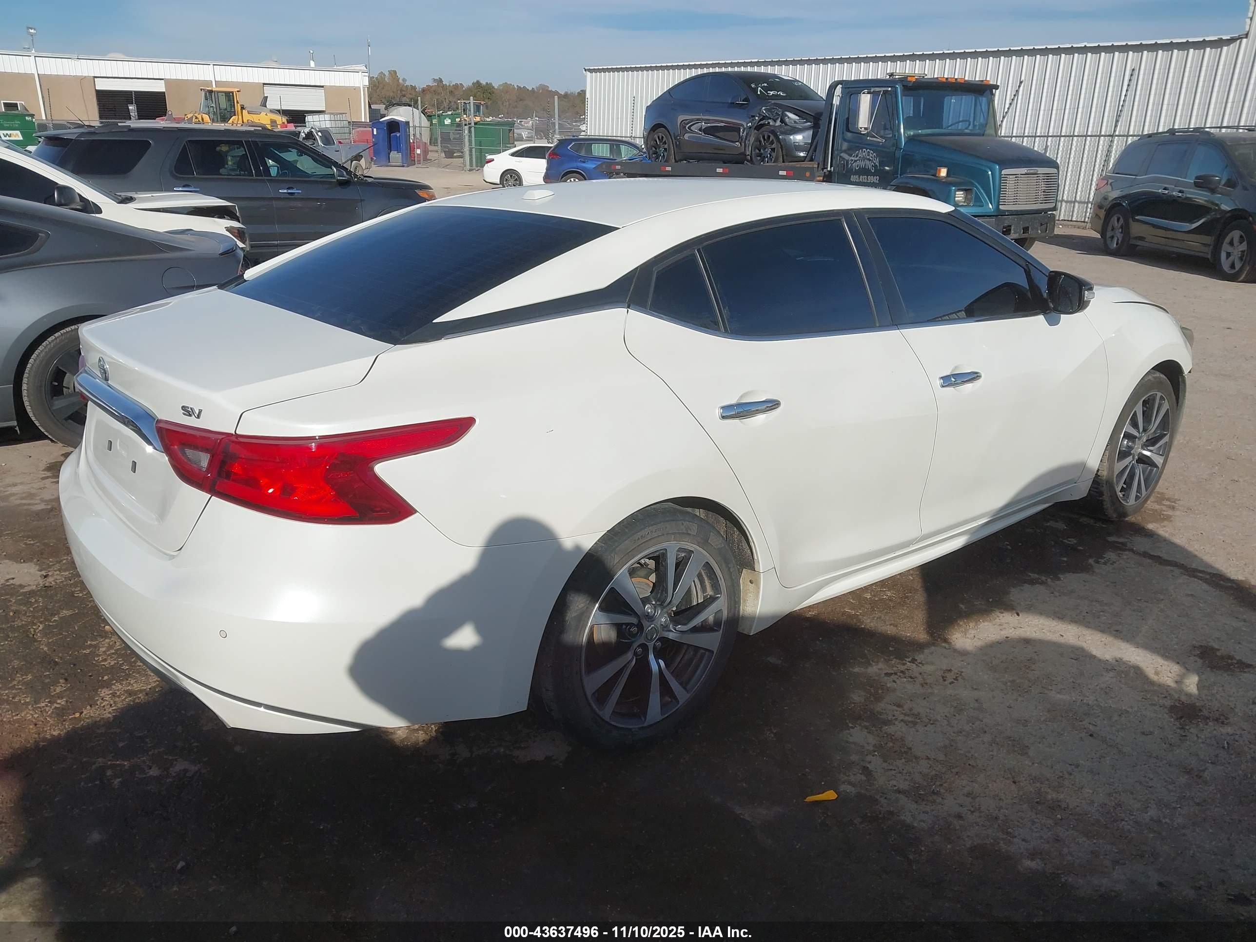 NISSAN MAXIMA image 4