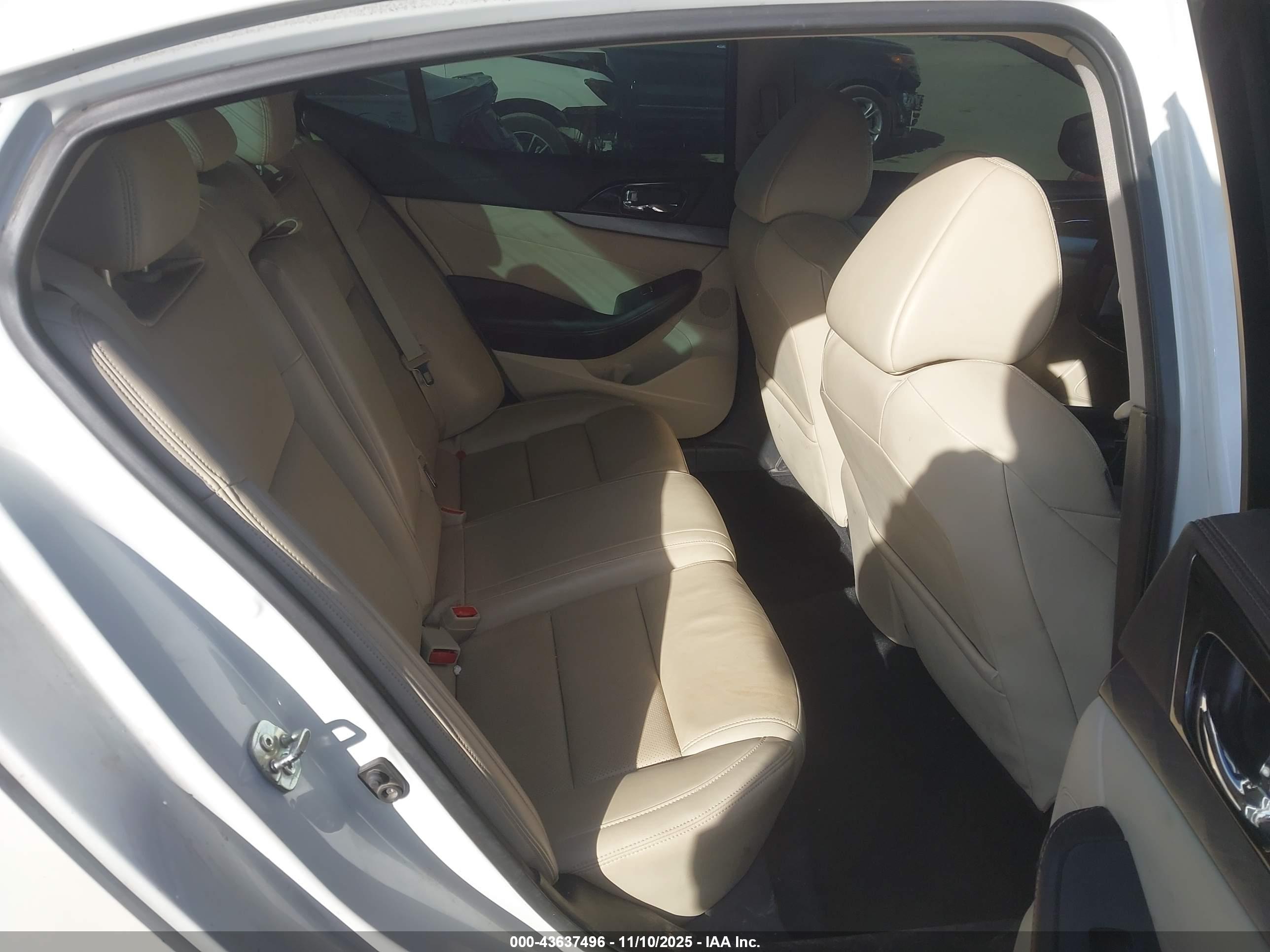 NISSAN MAXIMA image 8