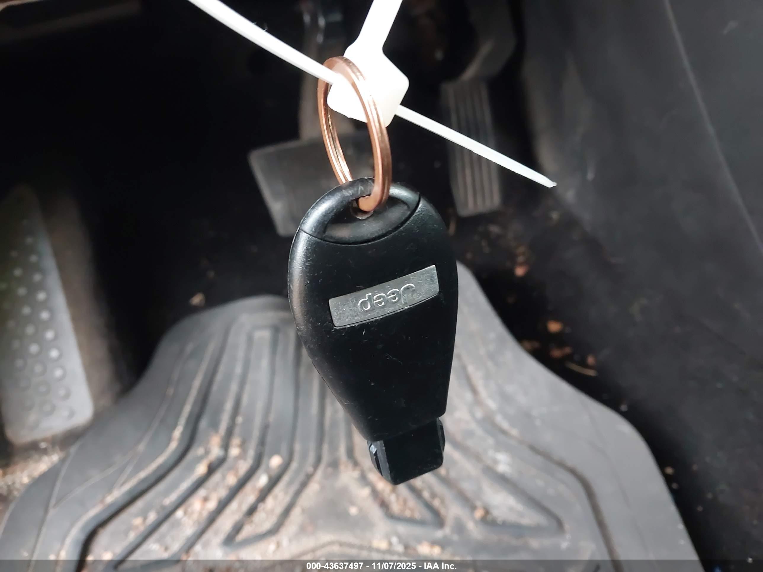 JEEP CHEROKEE image 11