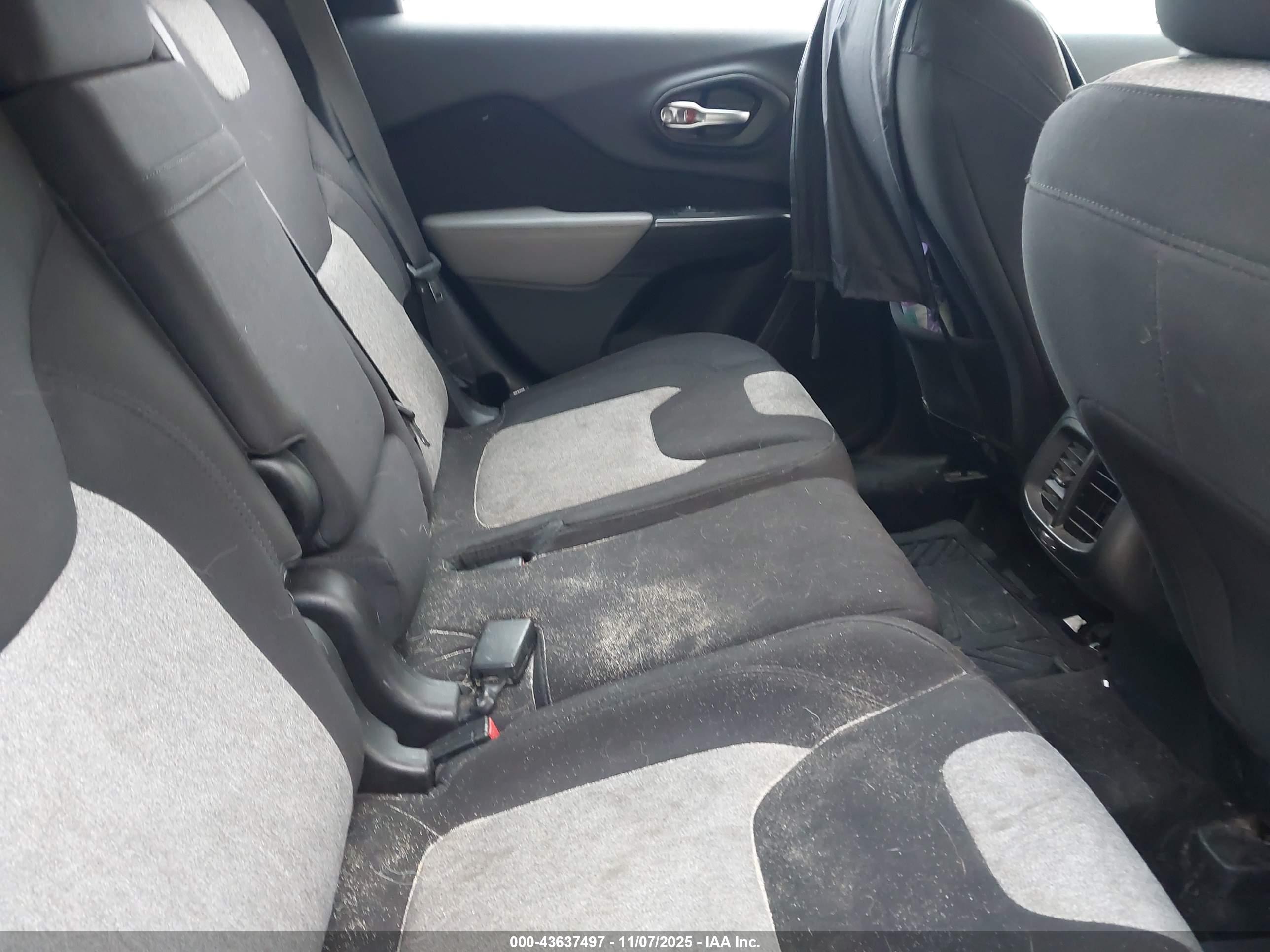 JEEP CHEROKEE image 8