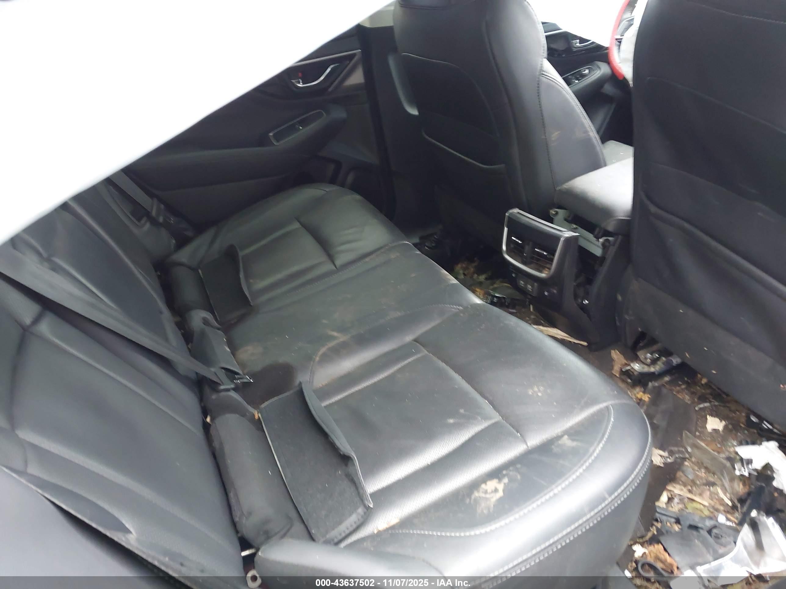 SUBARU OUTBACK image 8