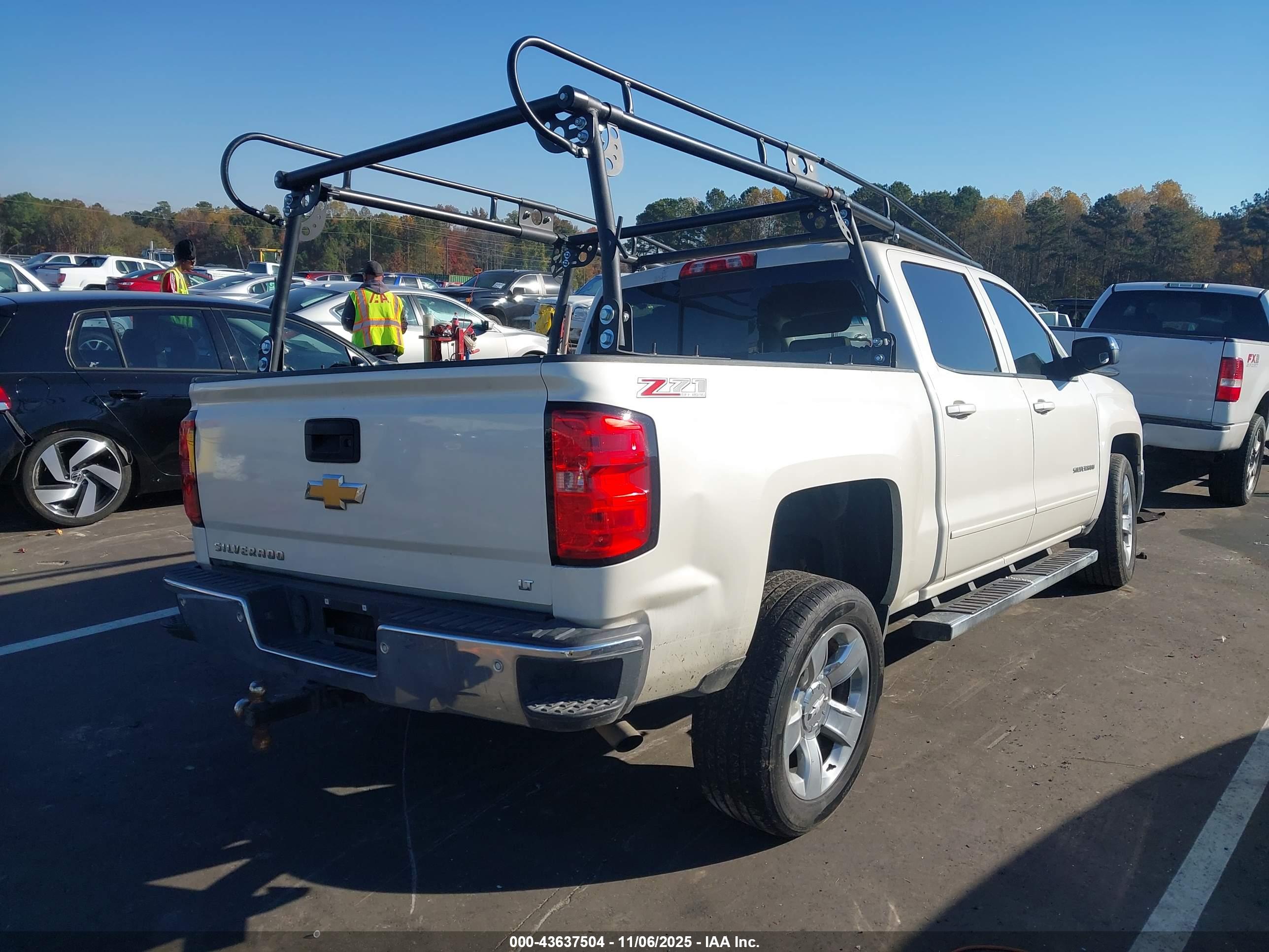 CHEVROLET SILVERADO image 4