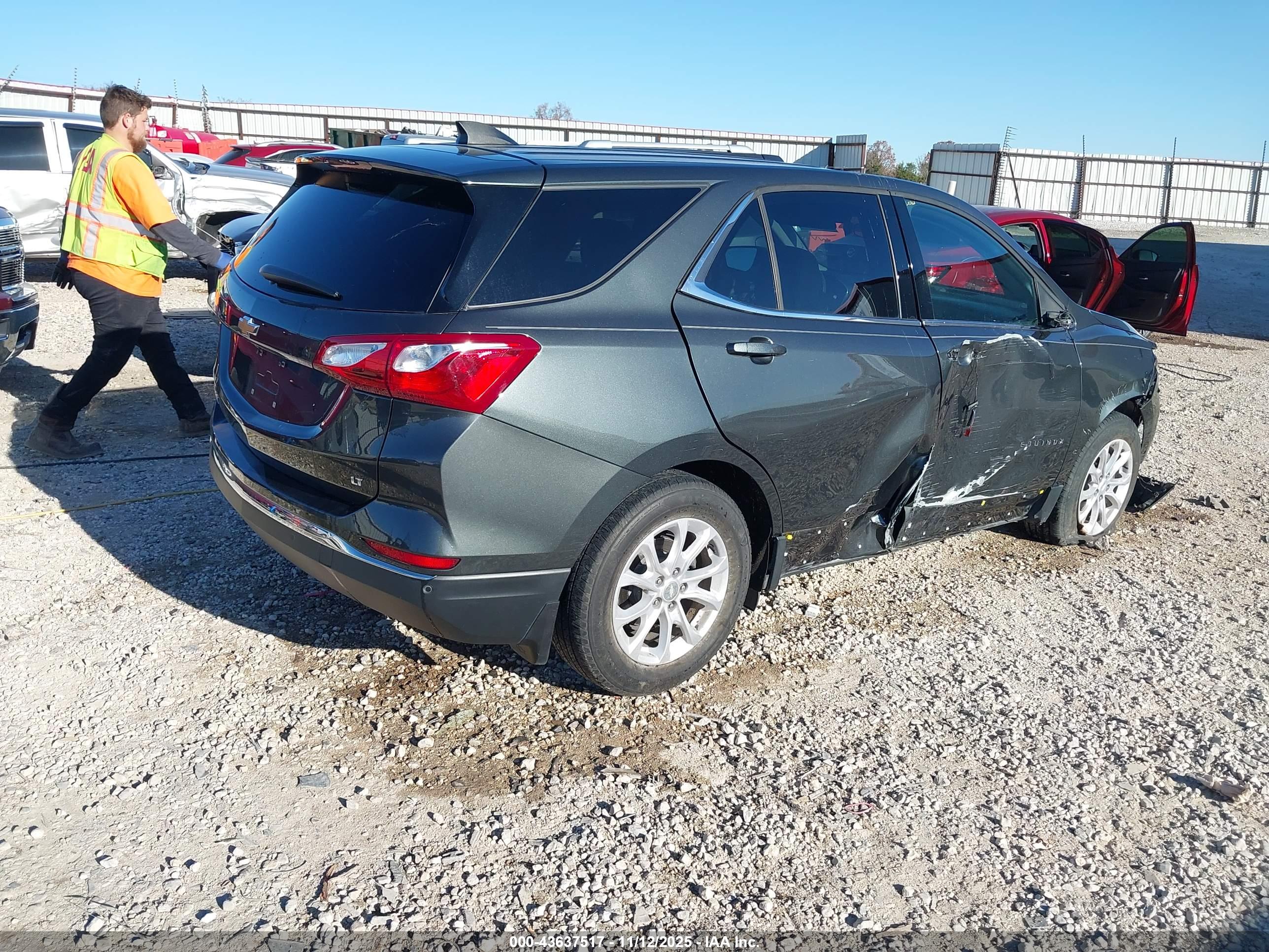 CHEVROLET EQUINOX image 4