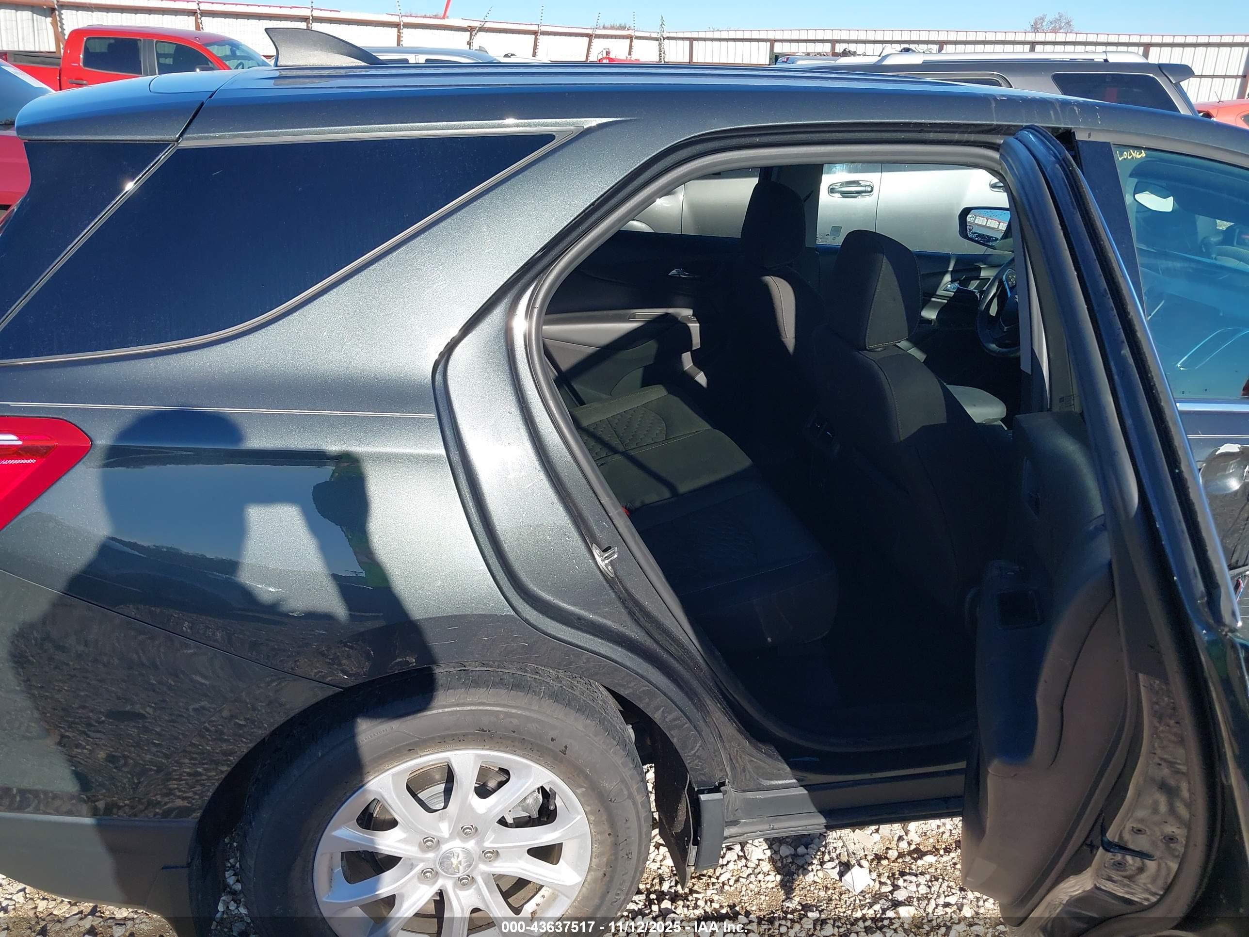 CHEVROLET EQUINOX image 8