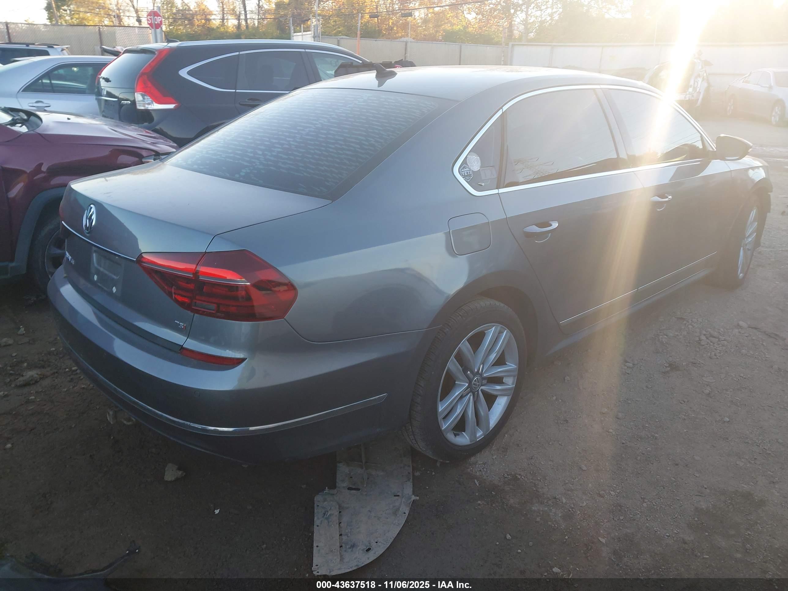 VOLKSWAGEN PASSAT image 4