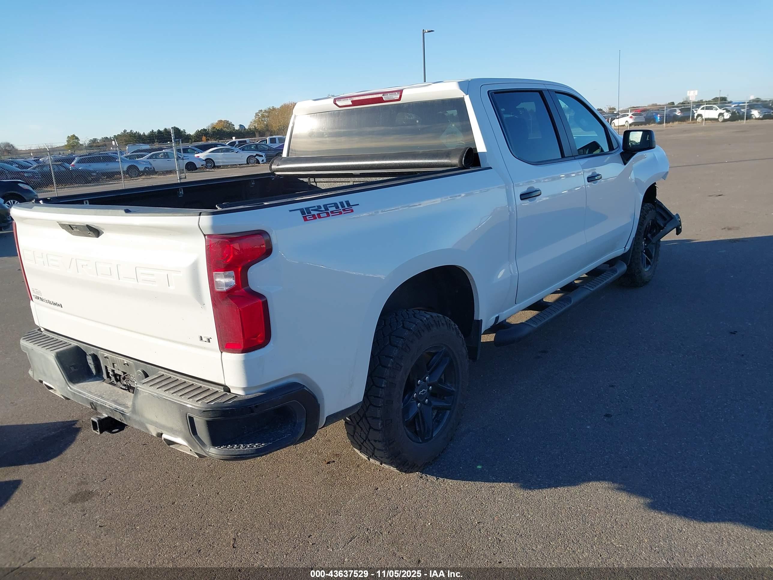 CHEVROLET SILVERADO image 4