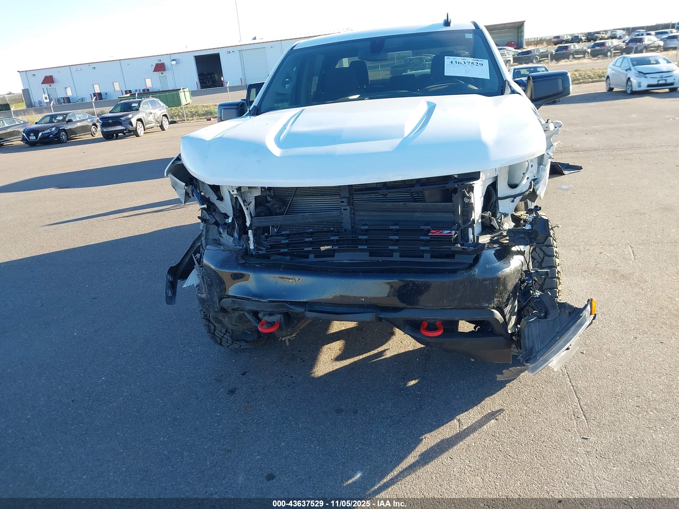 CHEVROLET SILVERADO image 6