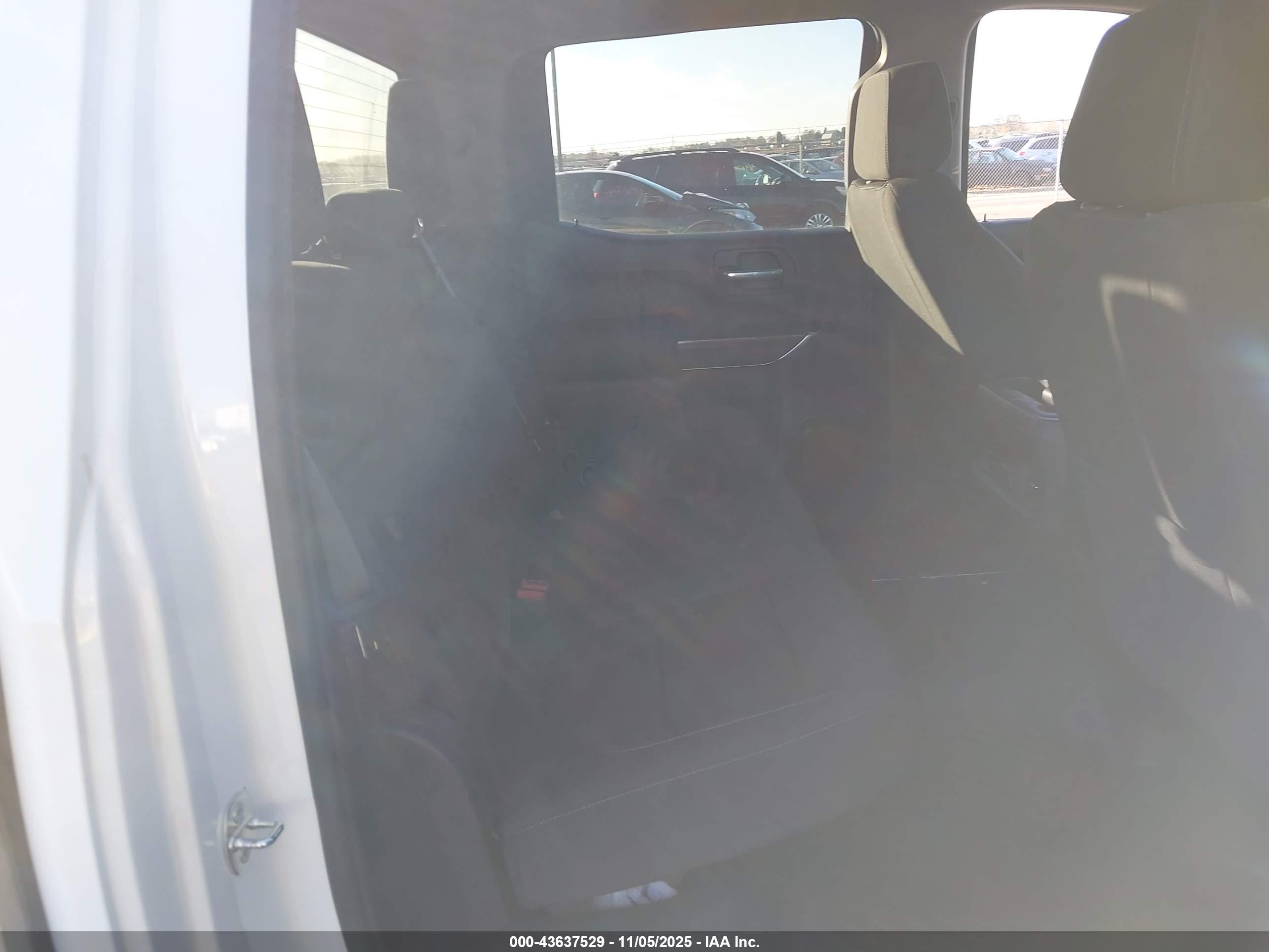 CHEVROLET SILVERADO image 8