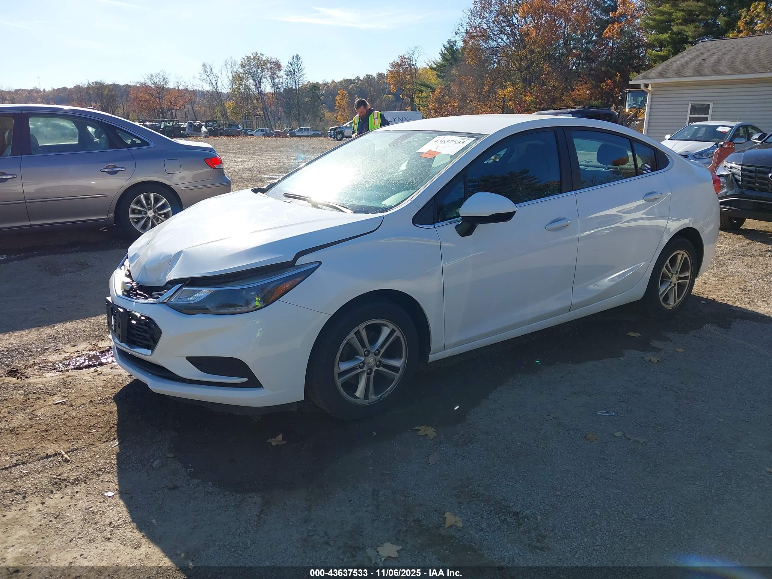 CHEVROLET CRUZE image 2