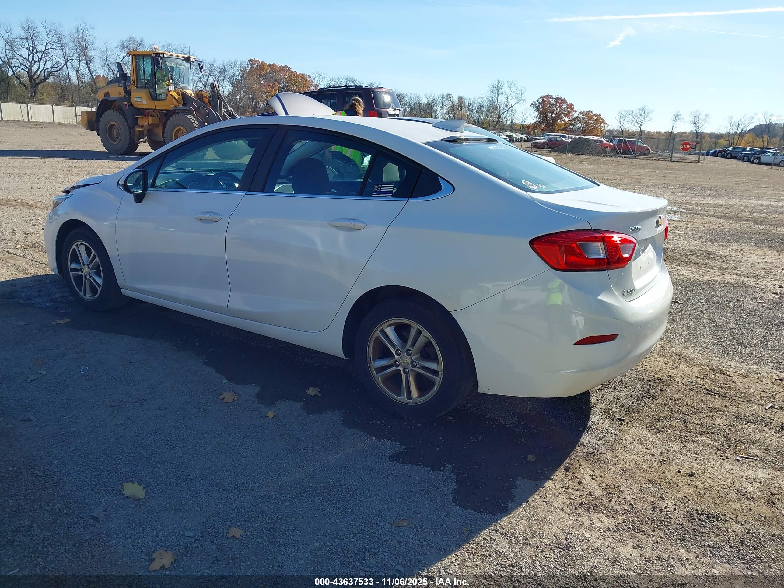 CHEVROLET CRUZE image 3