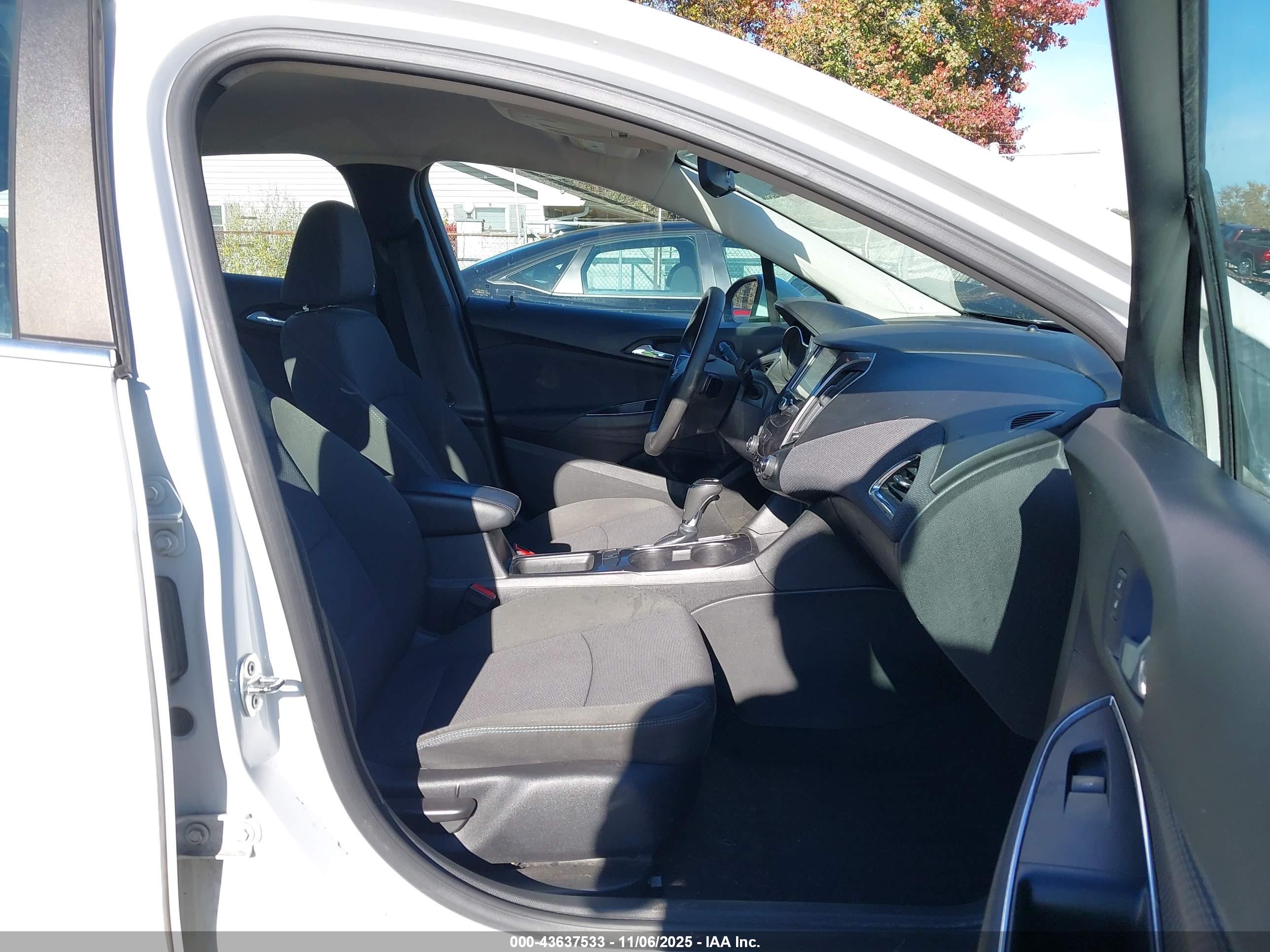 CHEVROLET CRUZE image 5
