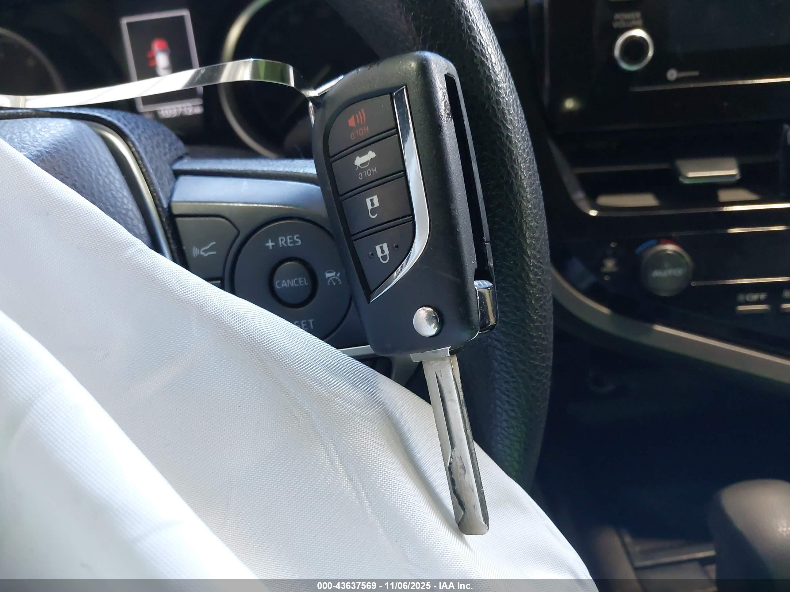 TOYOTA CAMRY image 11
