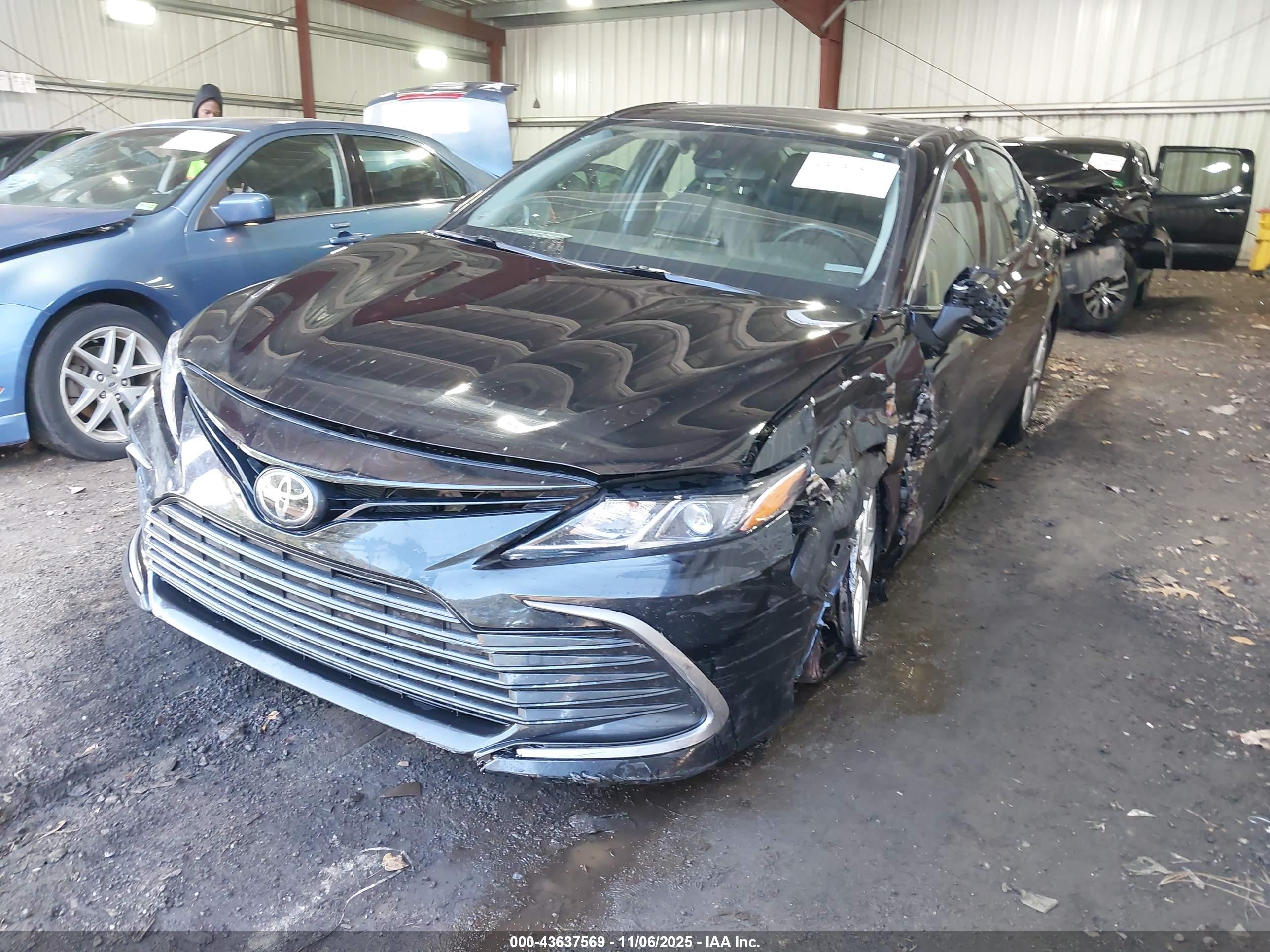 TOYOTA CAMRY image 2
