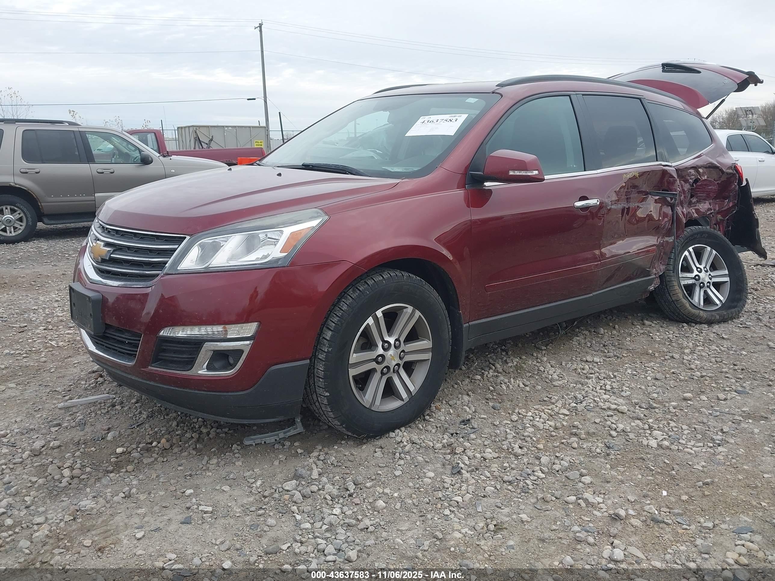 CHEVROLET TRAVERSE image 2