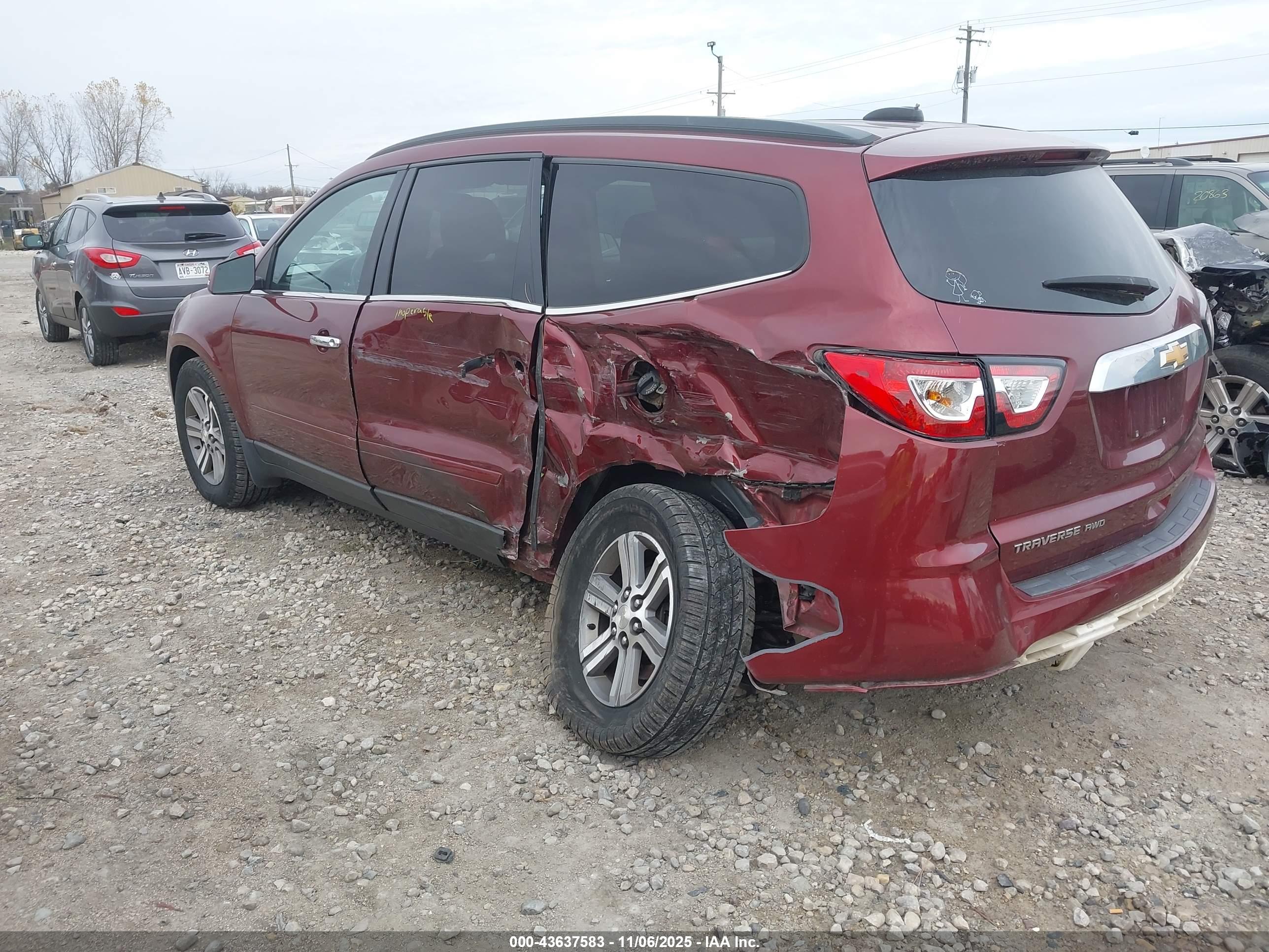 CHEVROLET TRAVERSE image 3