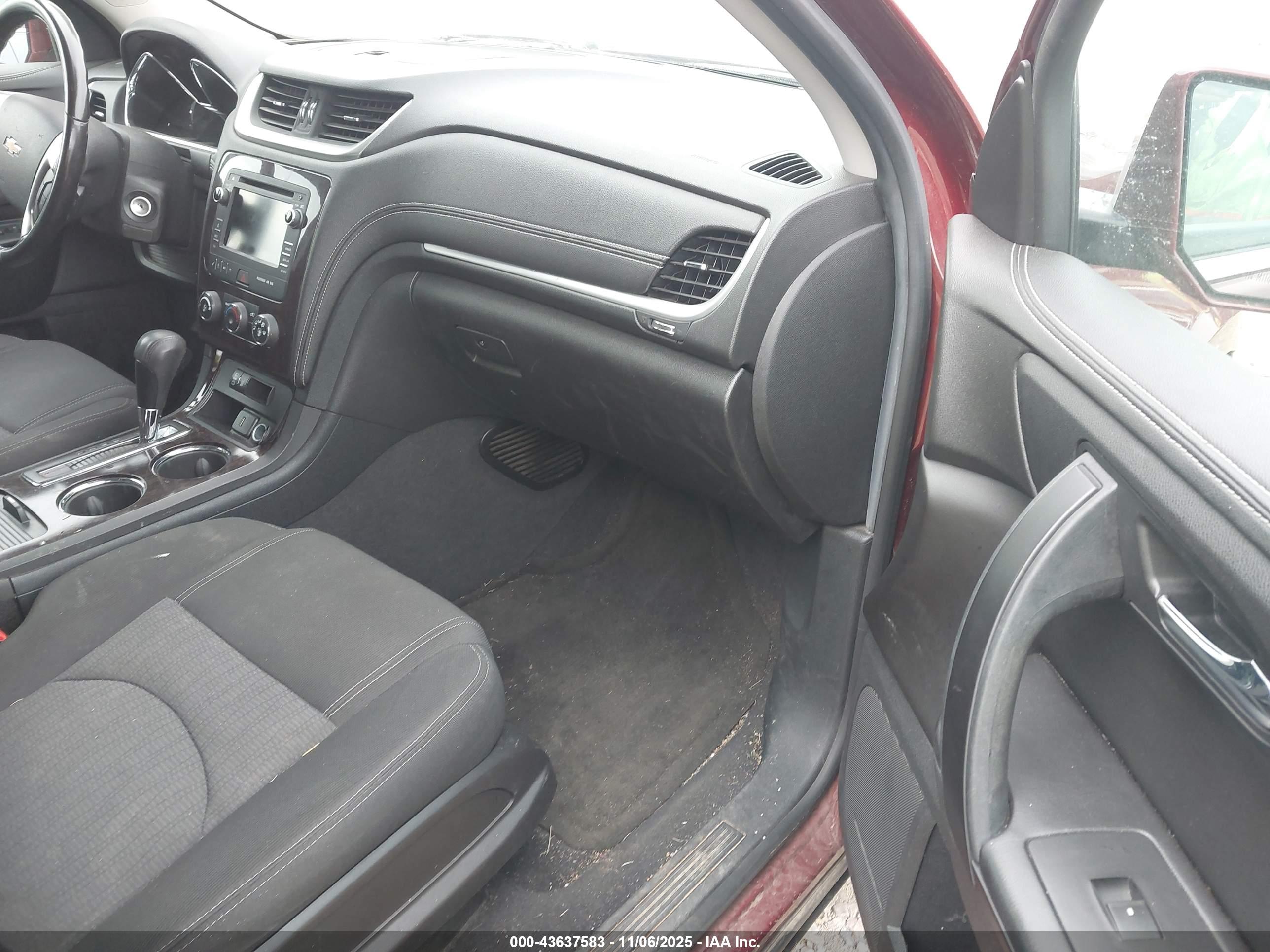 CHEVROLET TRAVERSE image 5