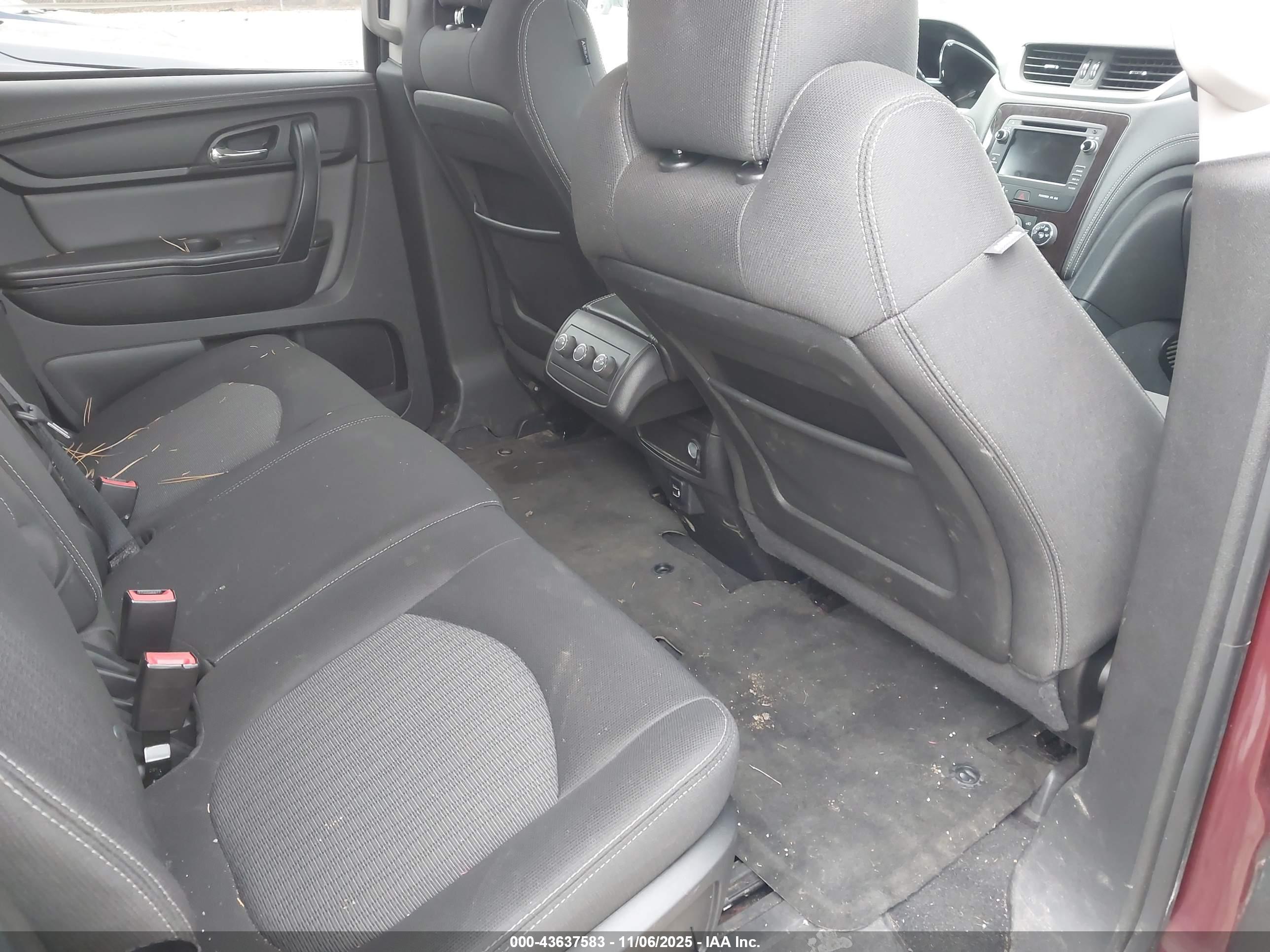 CHEVROLET TRAVERSE image 8