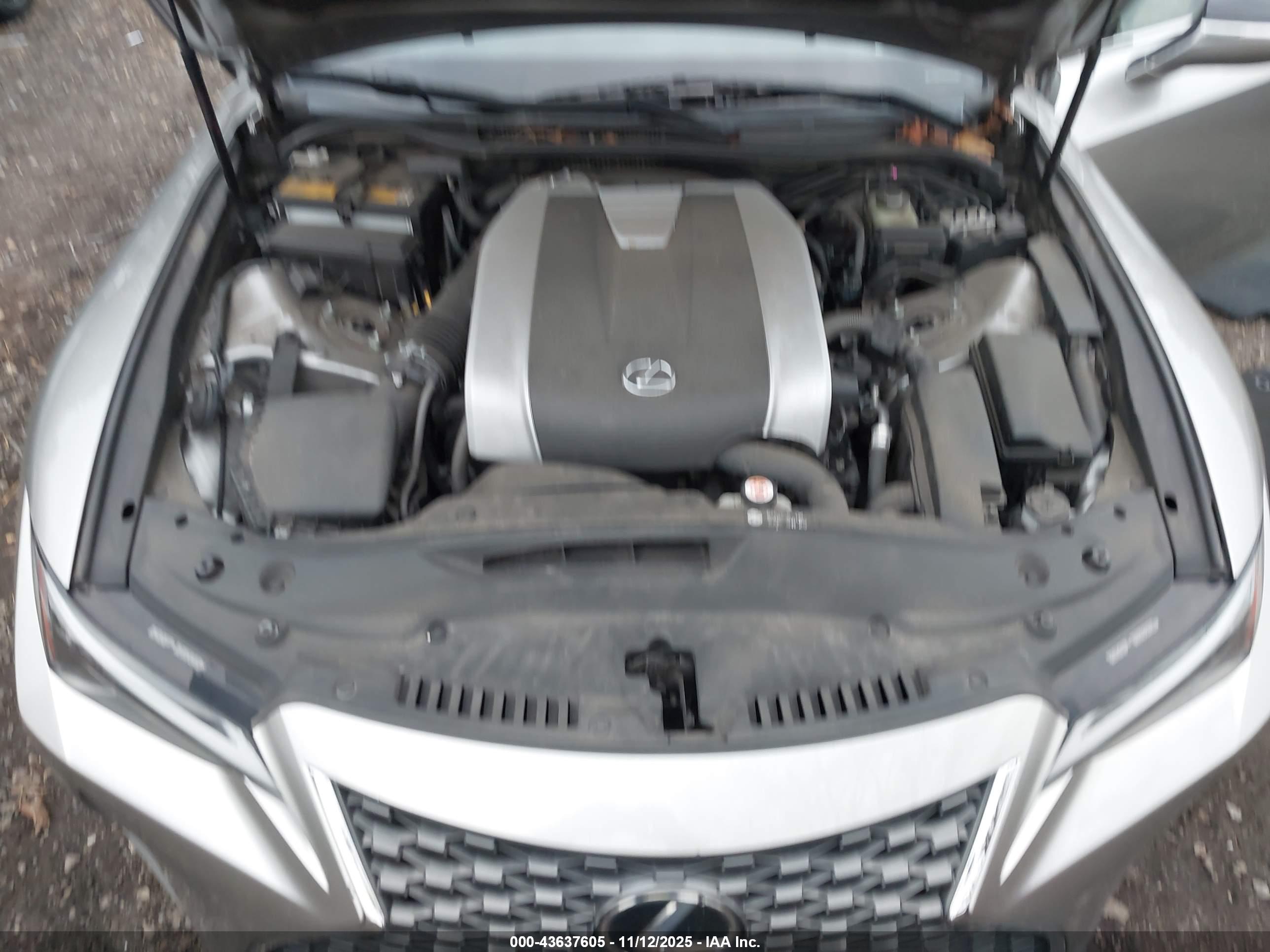 LEXUS IS image 10