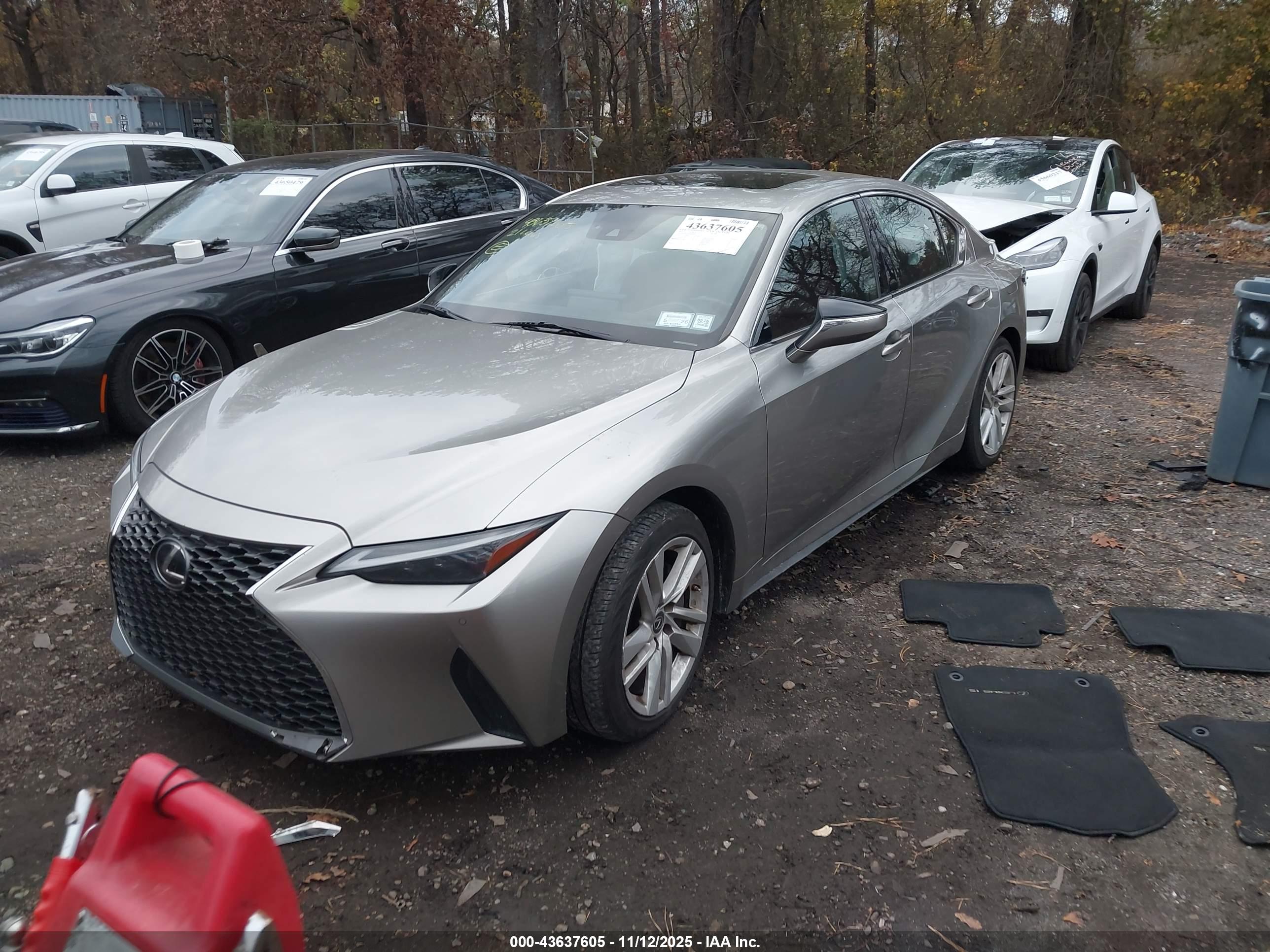 LEXUS IS image 2