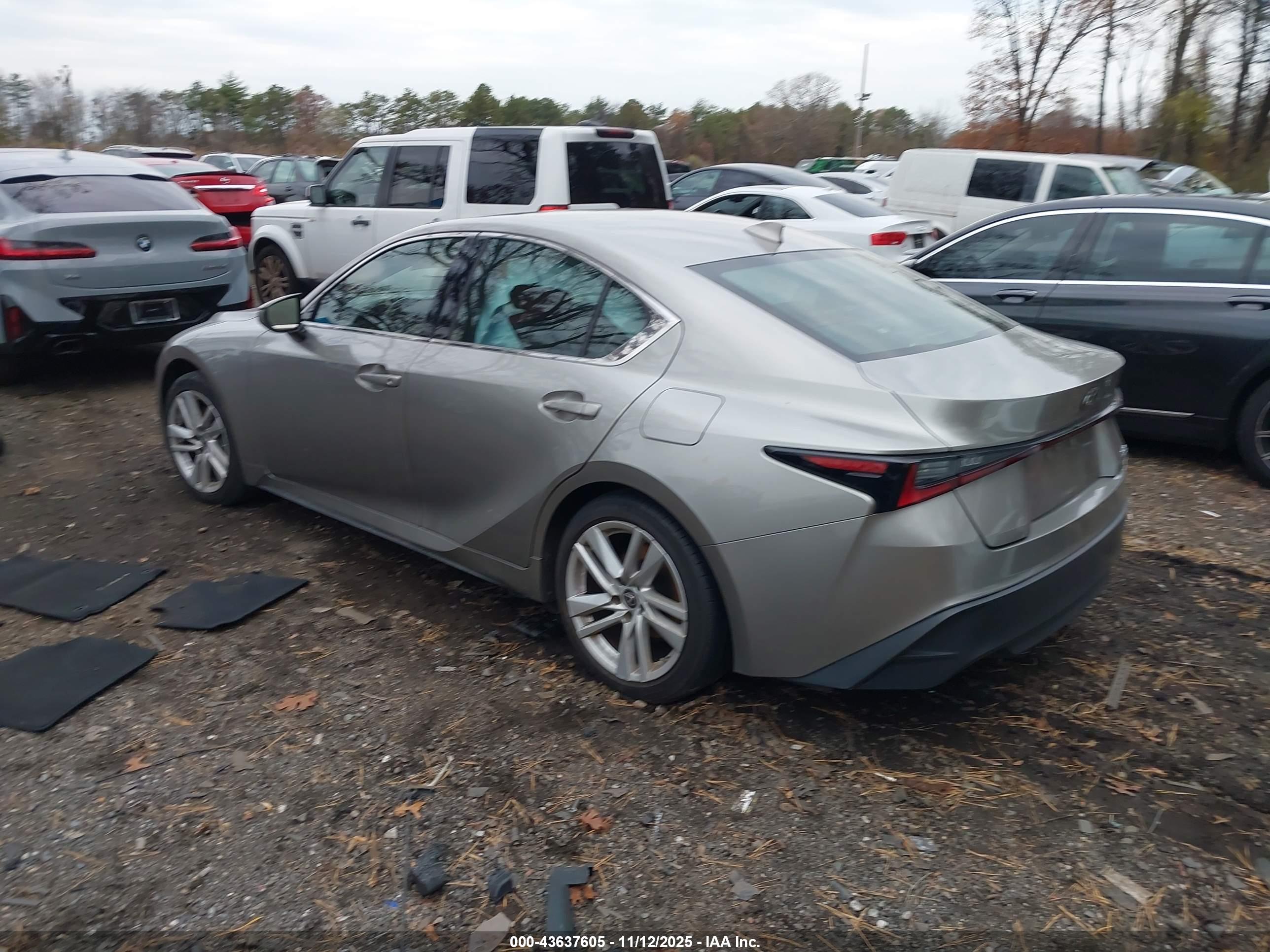 LEXUS IS image 3