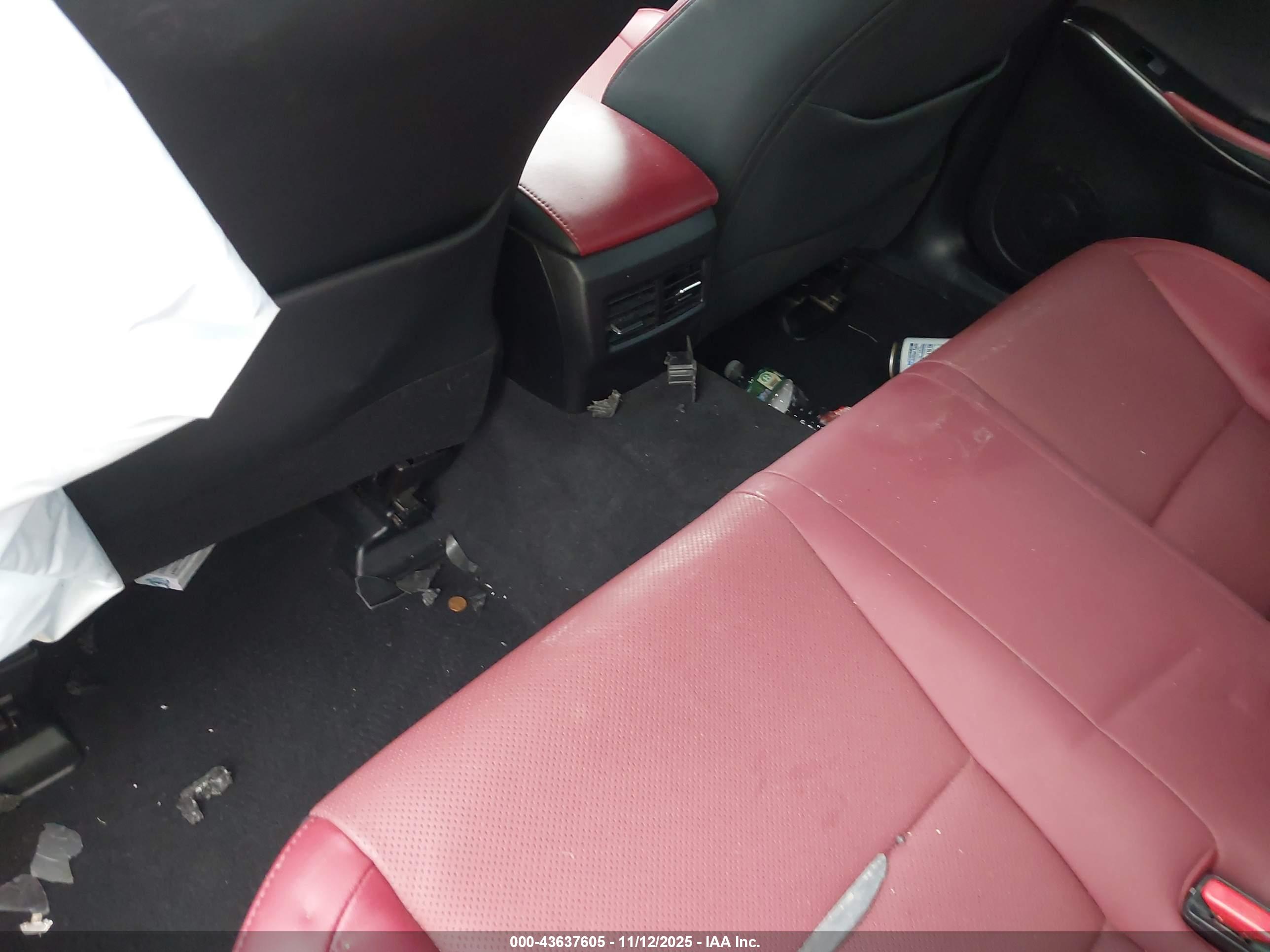 LEXUS IS image 8