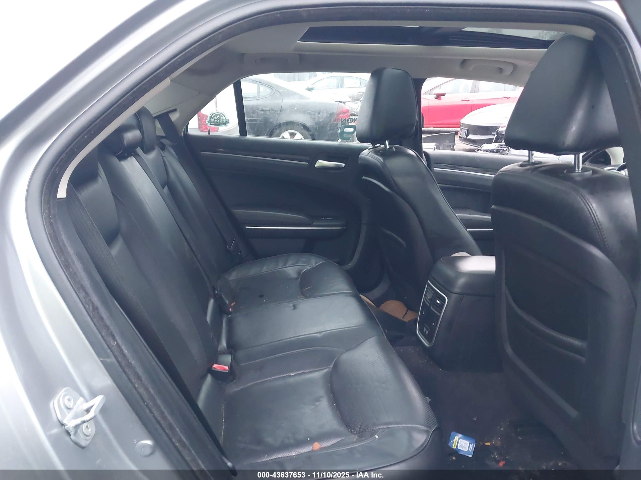 CHRYSLER 300C image 8
