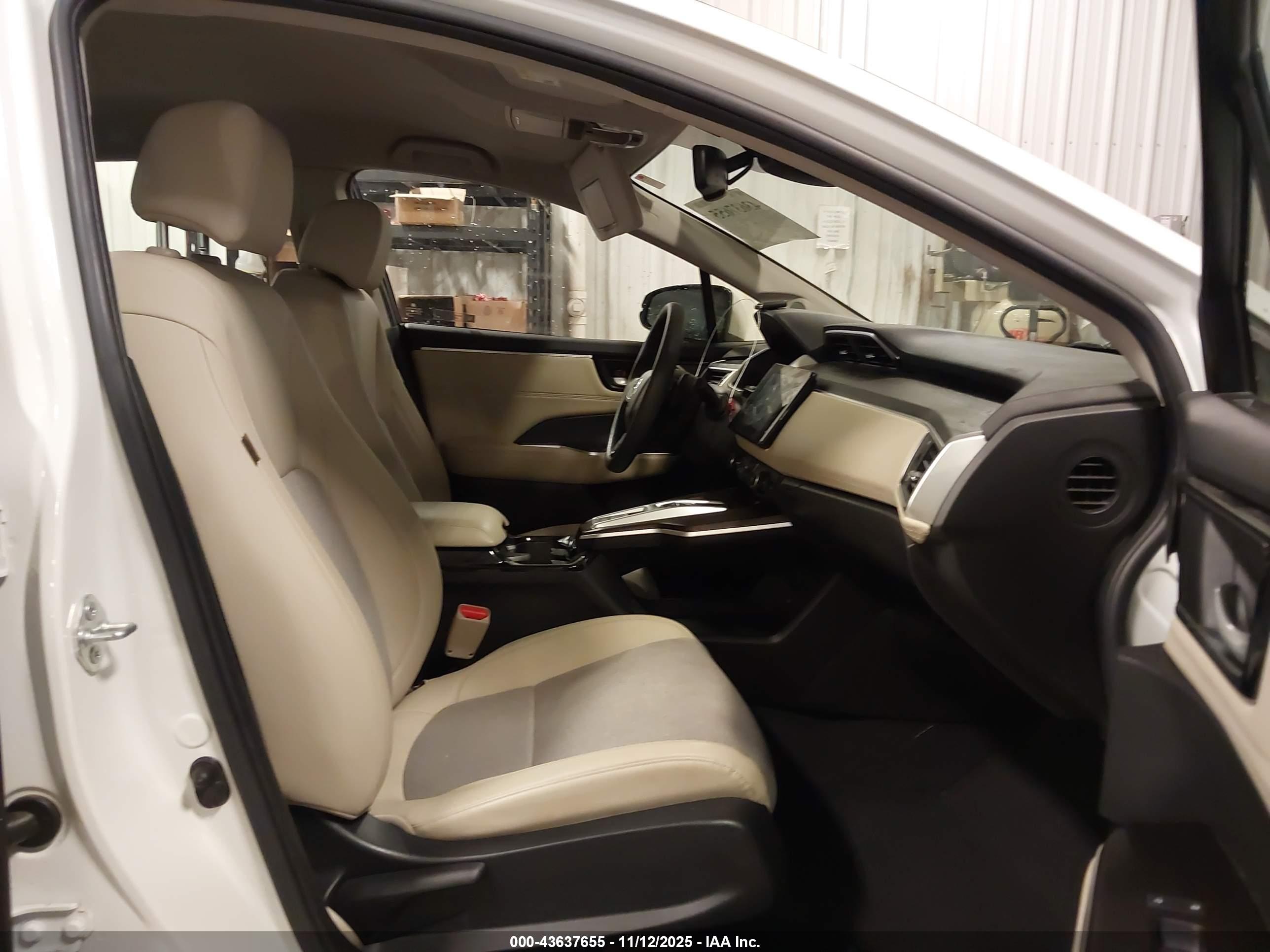 HONDA CLARITY image 5
