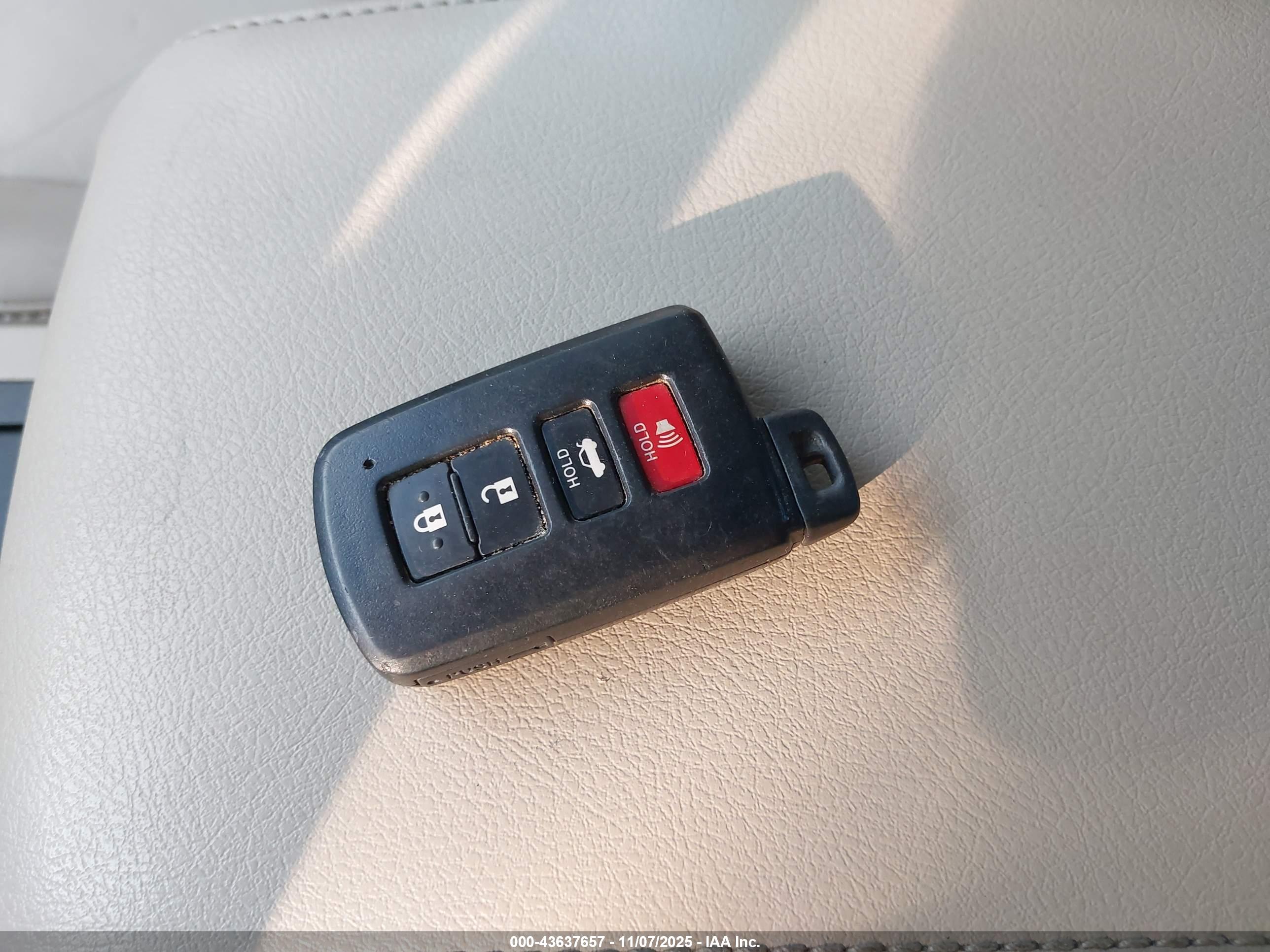 TOYOTA CAMRY image 11