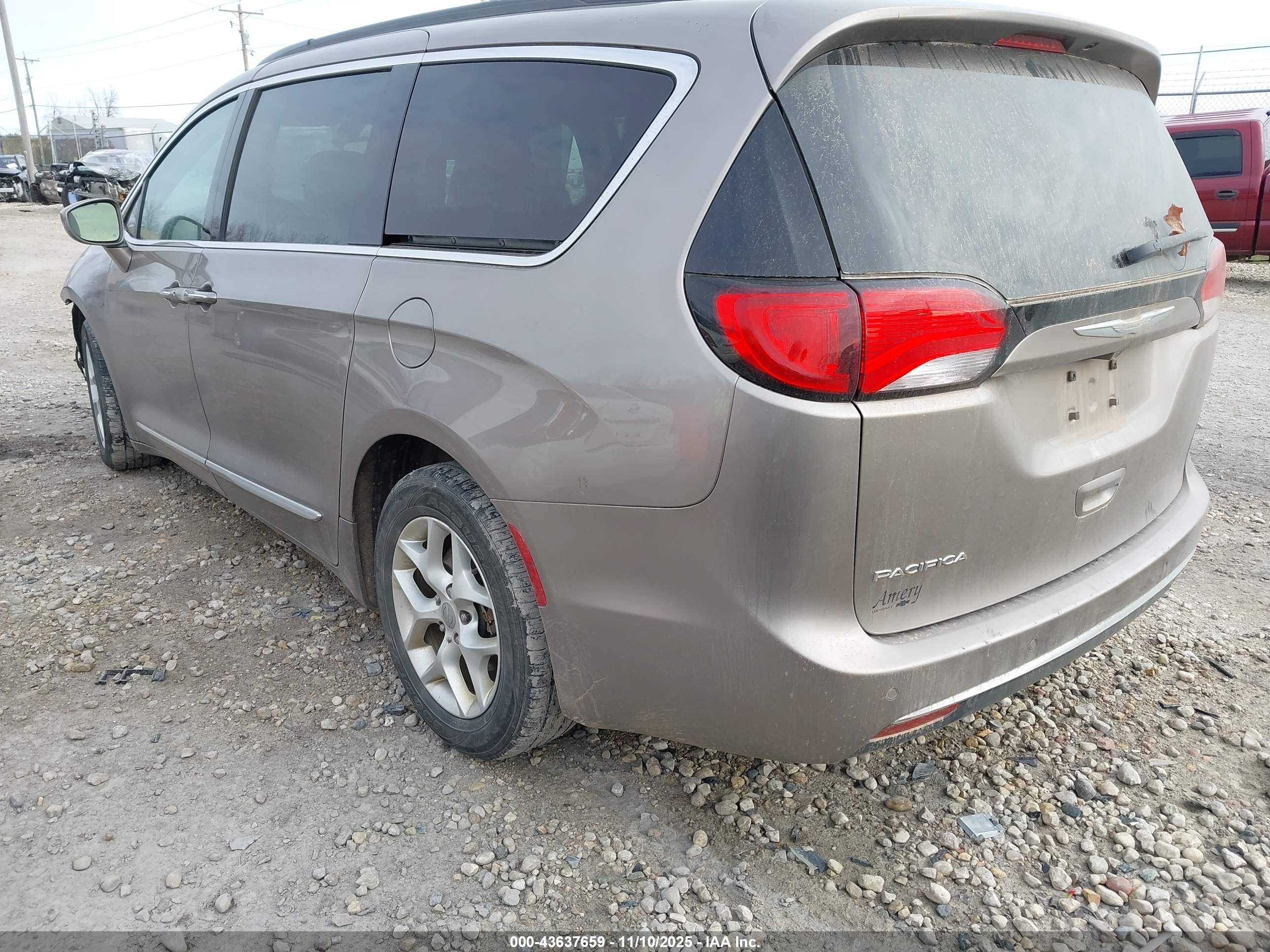 CHRYSLER PACIFICA image 3