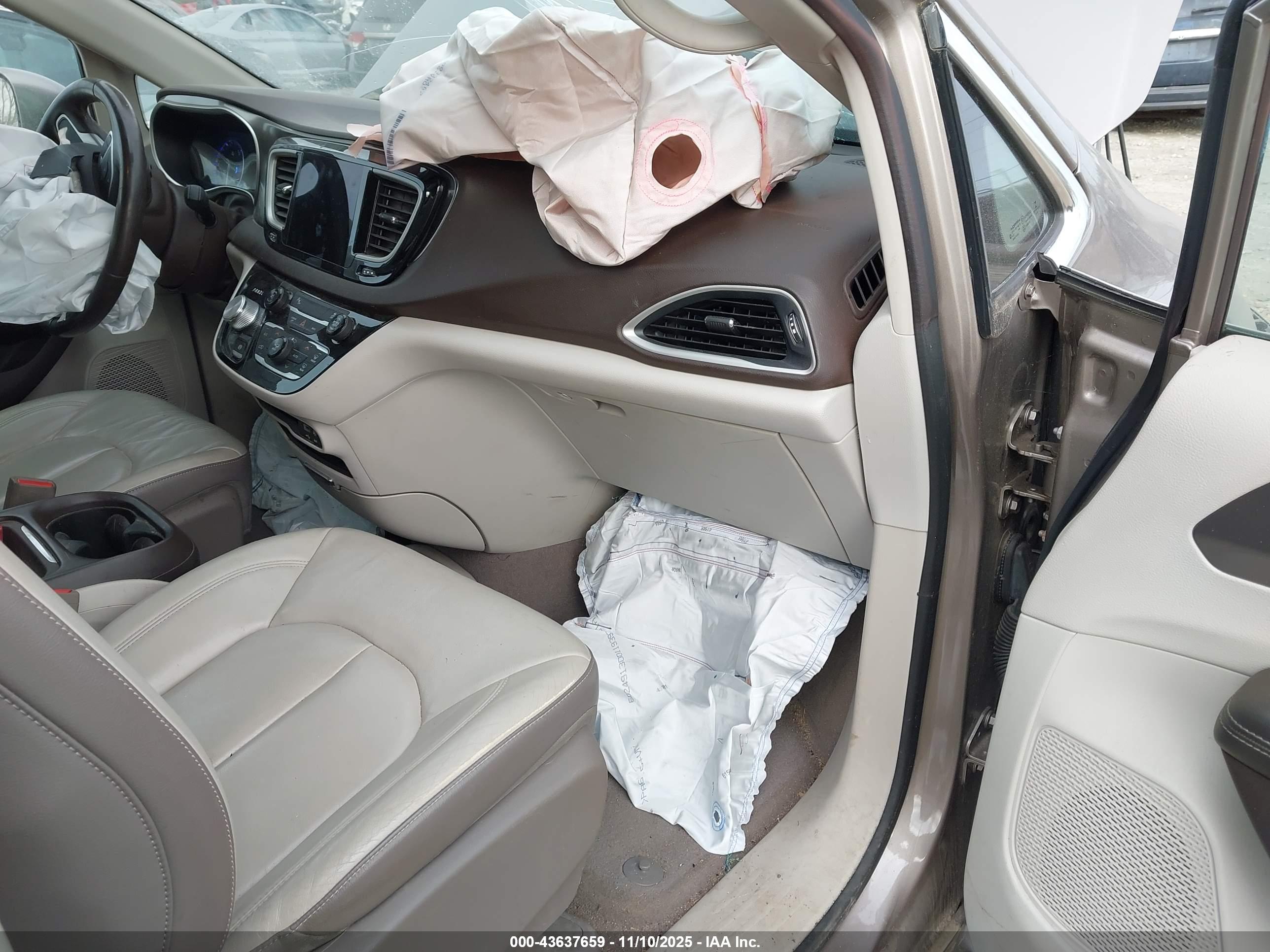 CHRYSLER PACIFICA image 5