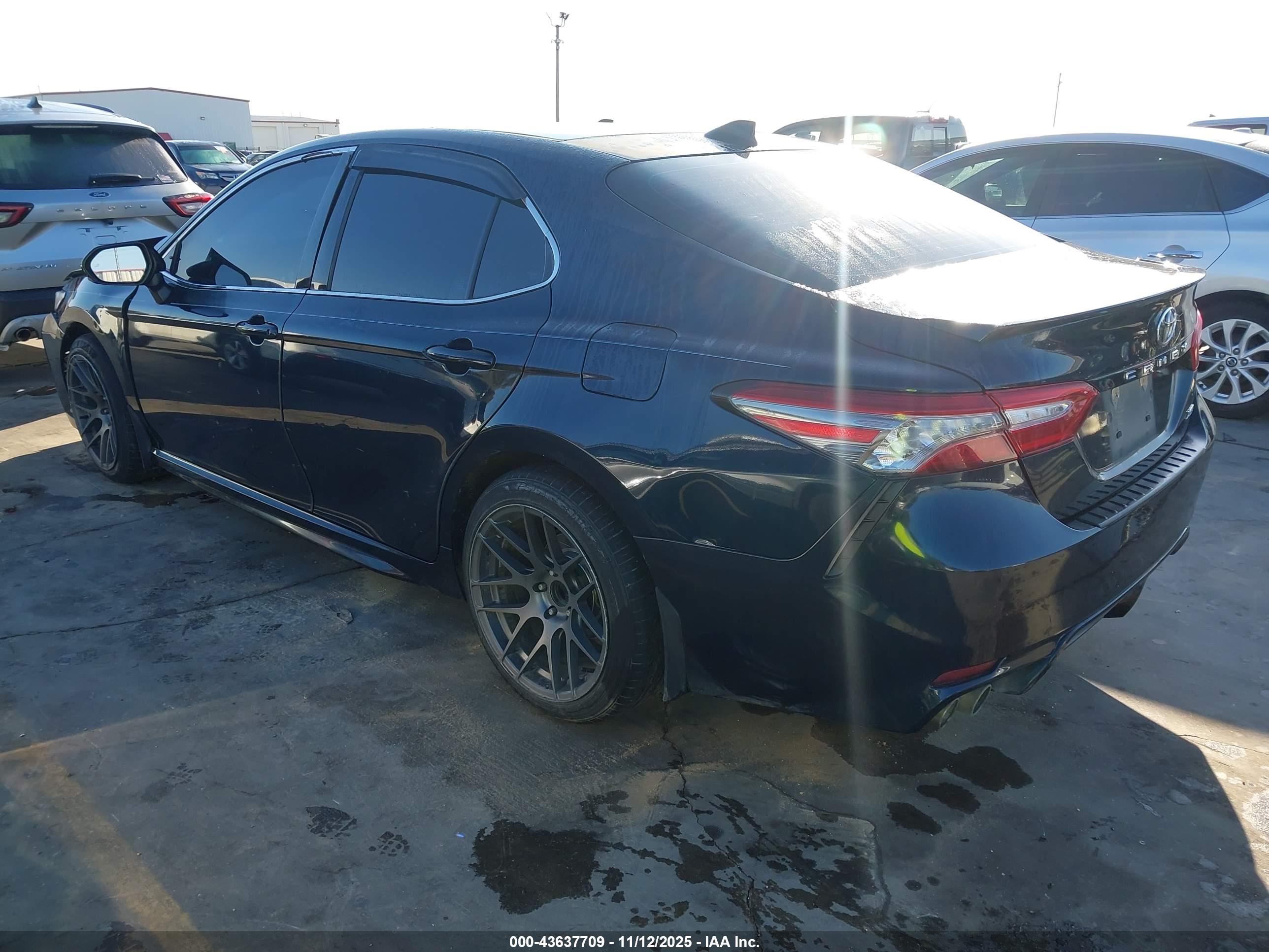 TOYOTA CAMRY image 3