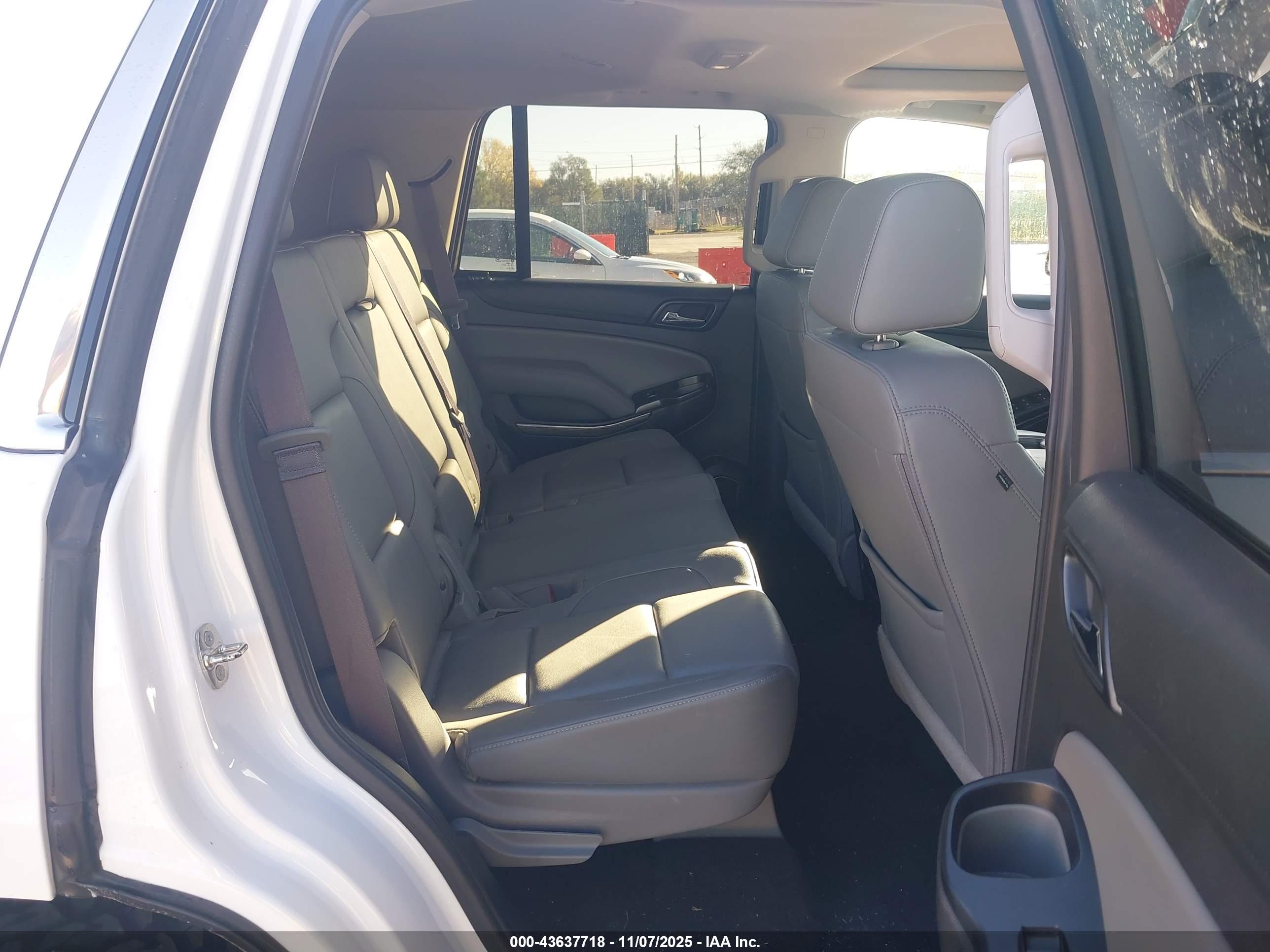 CHEVROLET TAHOE image 8