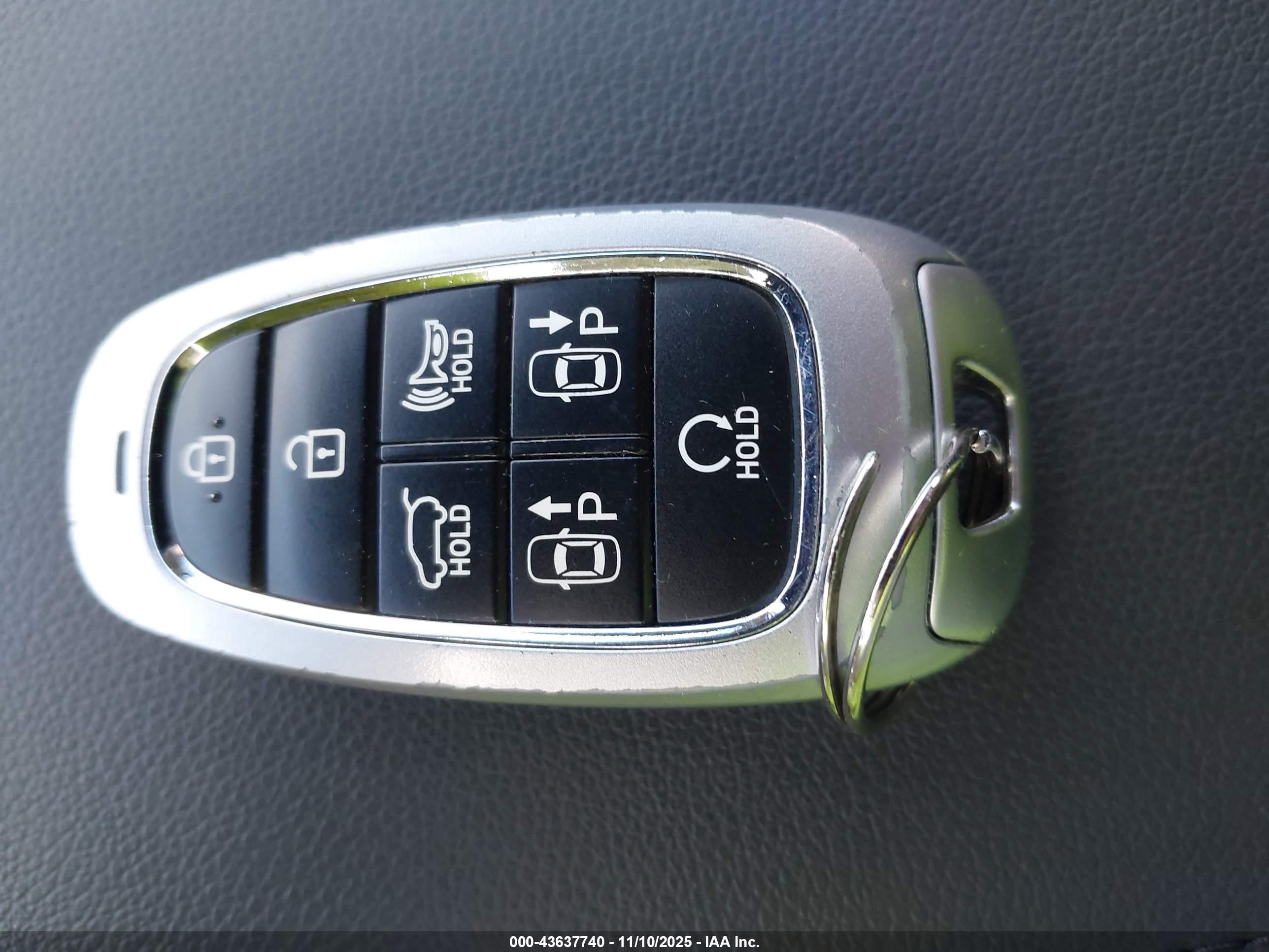 HYUNDAI TUCSON image 11