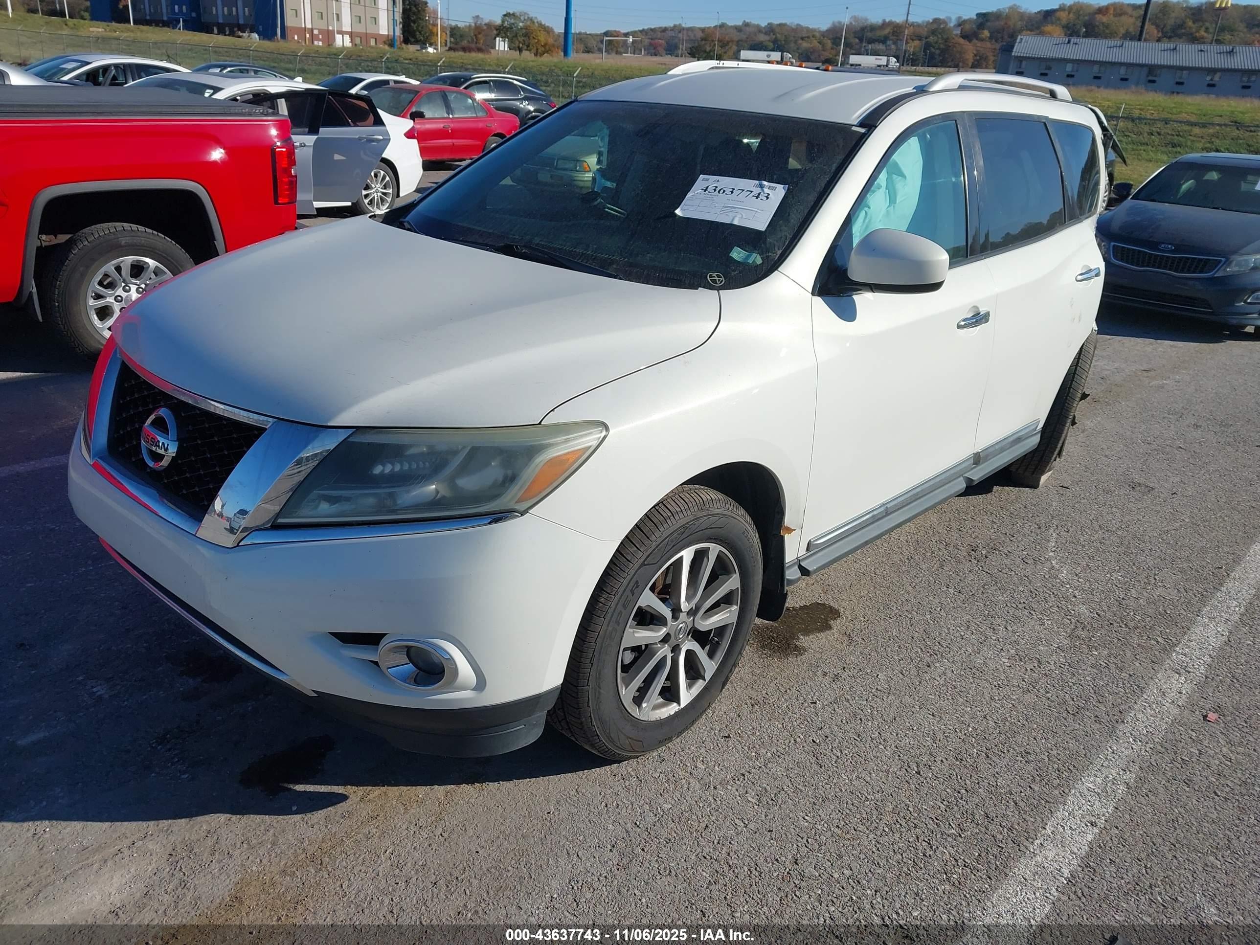 NISSAN PATHFINDER image 2