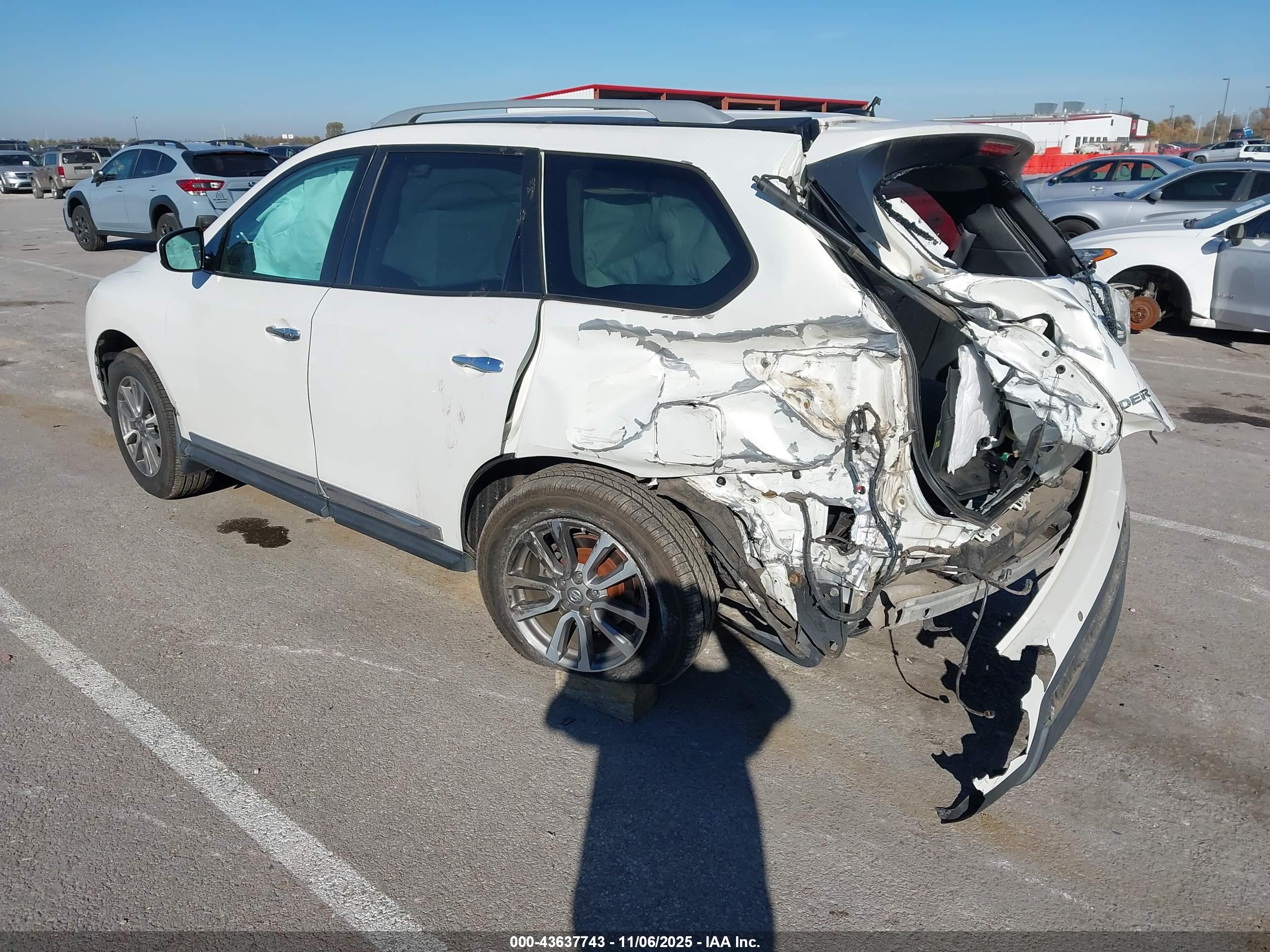 NISSAN PATHFINDER image 3